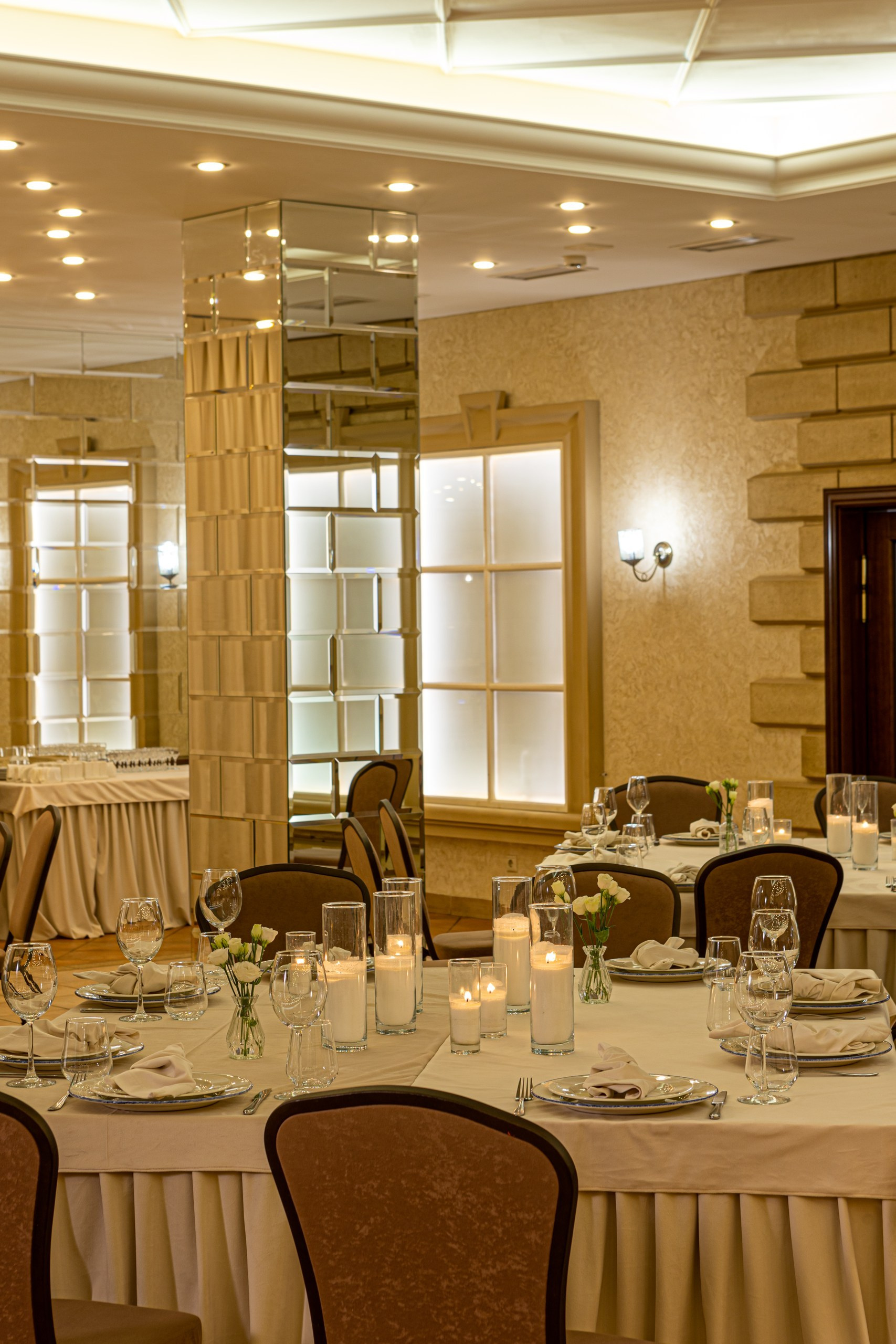 Банкетный зал ресторана Дача. Фотограф в Оренбурге. Профессиональный фотограф