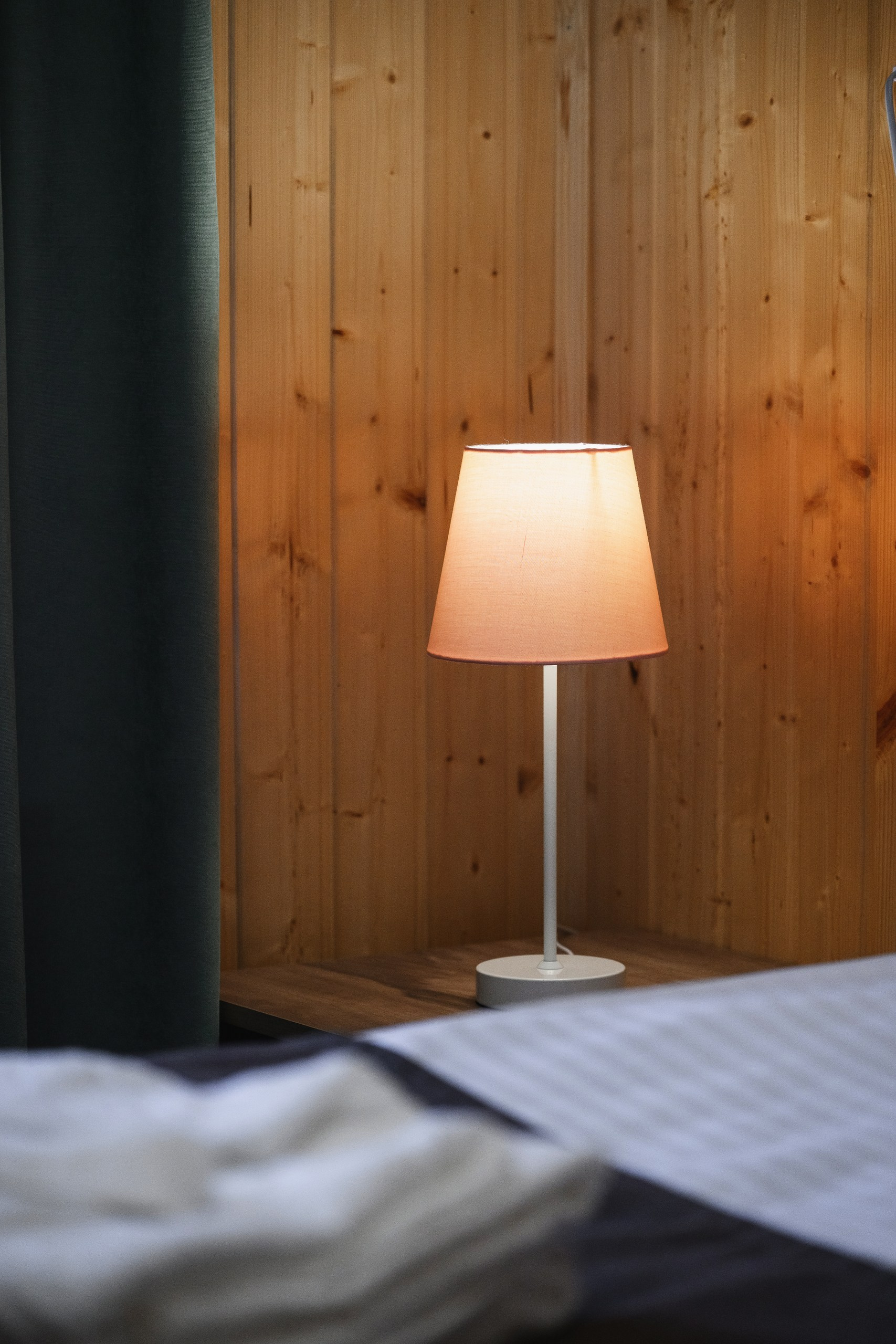 Профессиональная фотосъемка интерьера базы отдыха в Петропавловске-Камчатском. Фотосъемка интерьеров гостиничных комплексов и зон отдыха на Камчатке. Контент-съемка для продвижения баз отдыха в Петропавловске-Камчатском. Эстетика и атмосфера в интерьерной фотографии объектов туризма. Стоимость услуг по фотосъемке интерьера в Петропавловске-Камчатском.