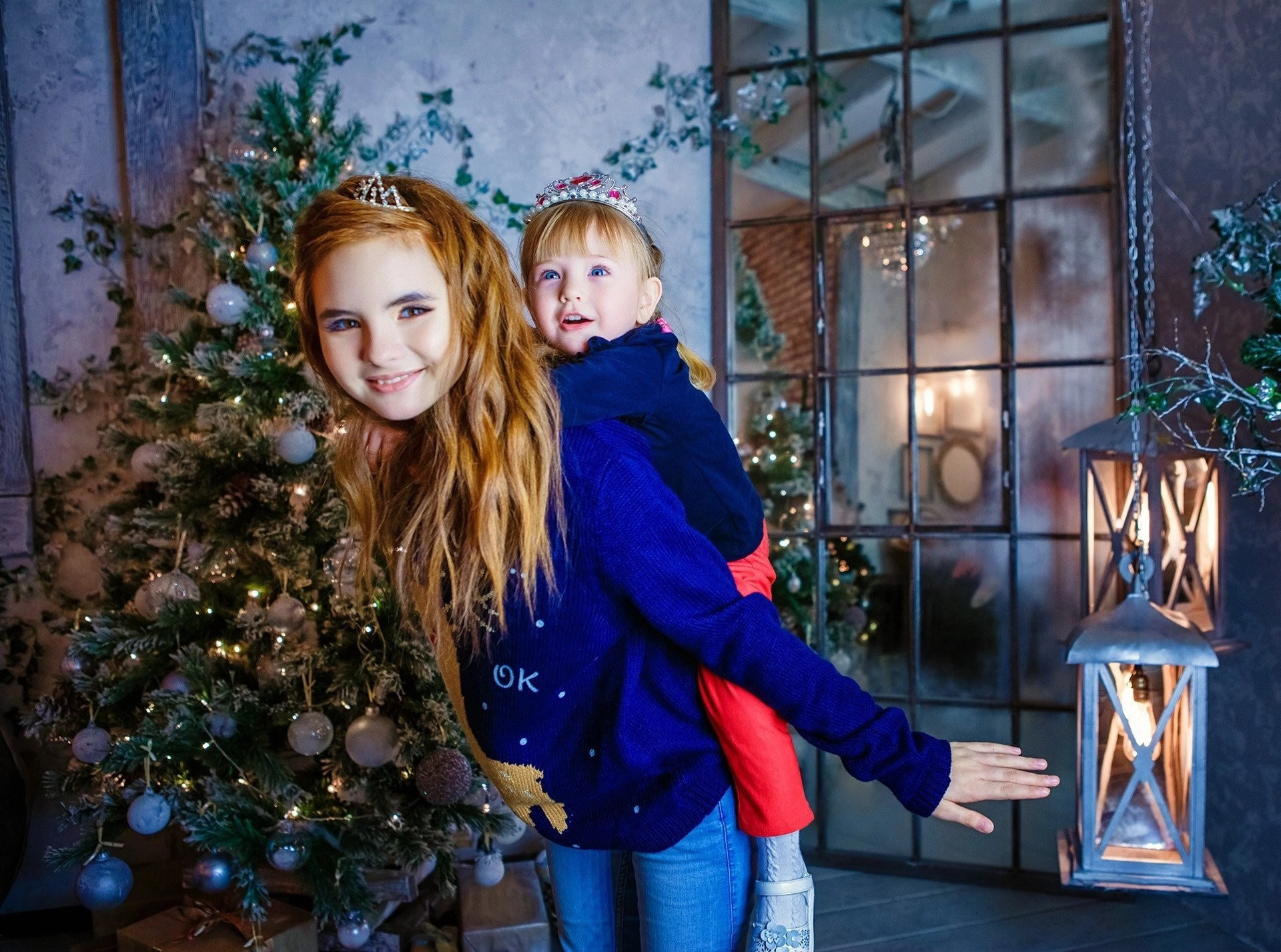 Семейная детская новогодняя фотосессия в Красноярске цена забронировать заказать для красивой девушки идея стоимость пример описание фотосъёмка фотограф фотостудия позы образ наряд одежда место ребенок мама папа родители