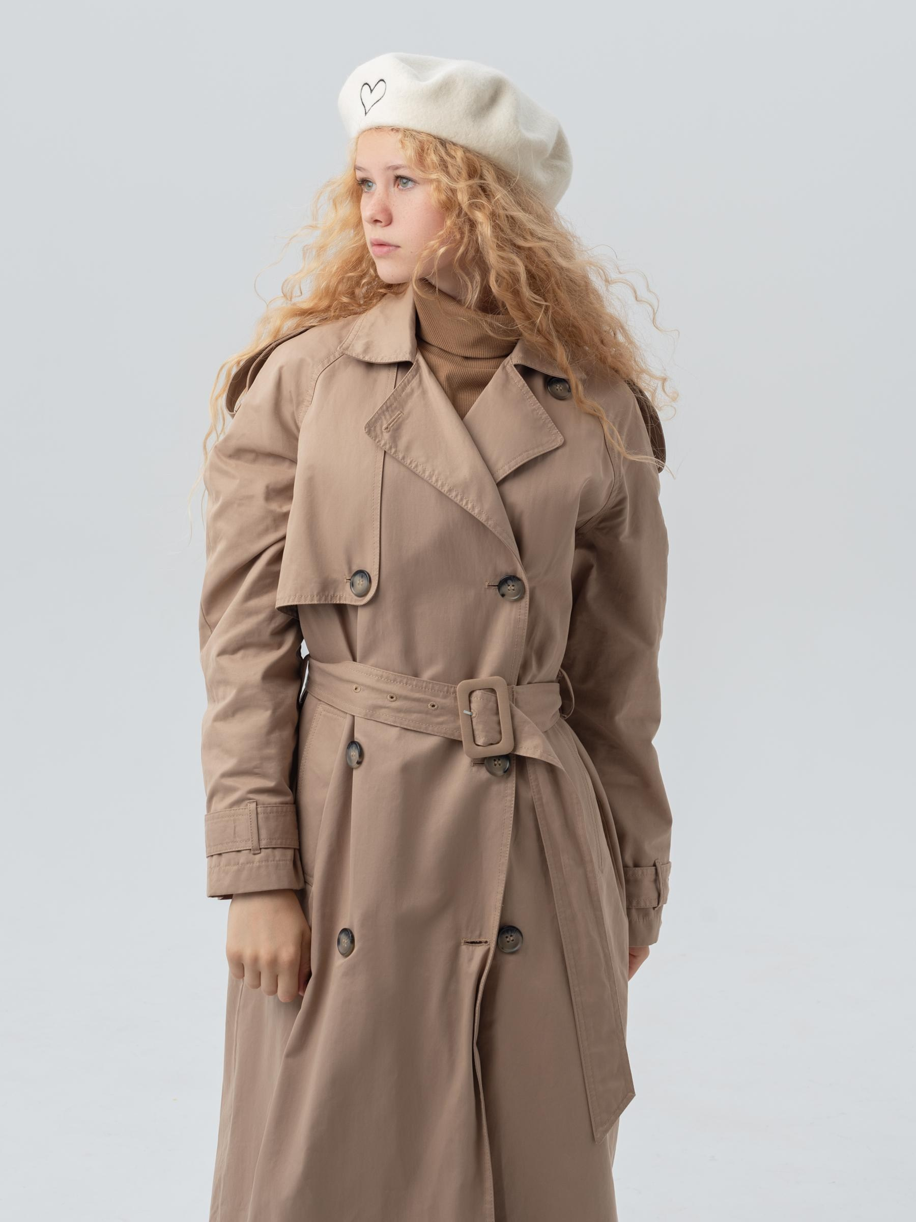 Модель в образе с аксессуарами, рекламная съёмка для бренда одежды фотограф в Гуанчжоу