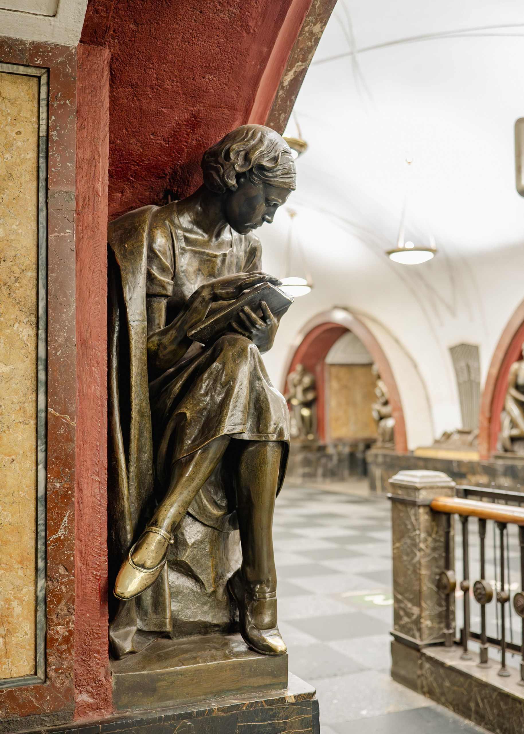 Парадные залы подземного дворца. П&П — Полезное с Приятным. Фотоэкскурсии — Москва на память. Экскурсовод и фотограф в Москве. Увези столицу в своём альбоме!