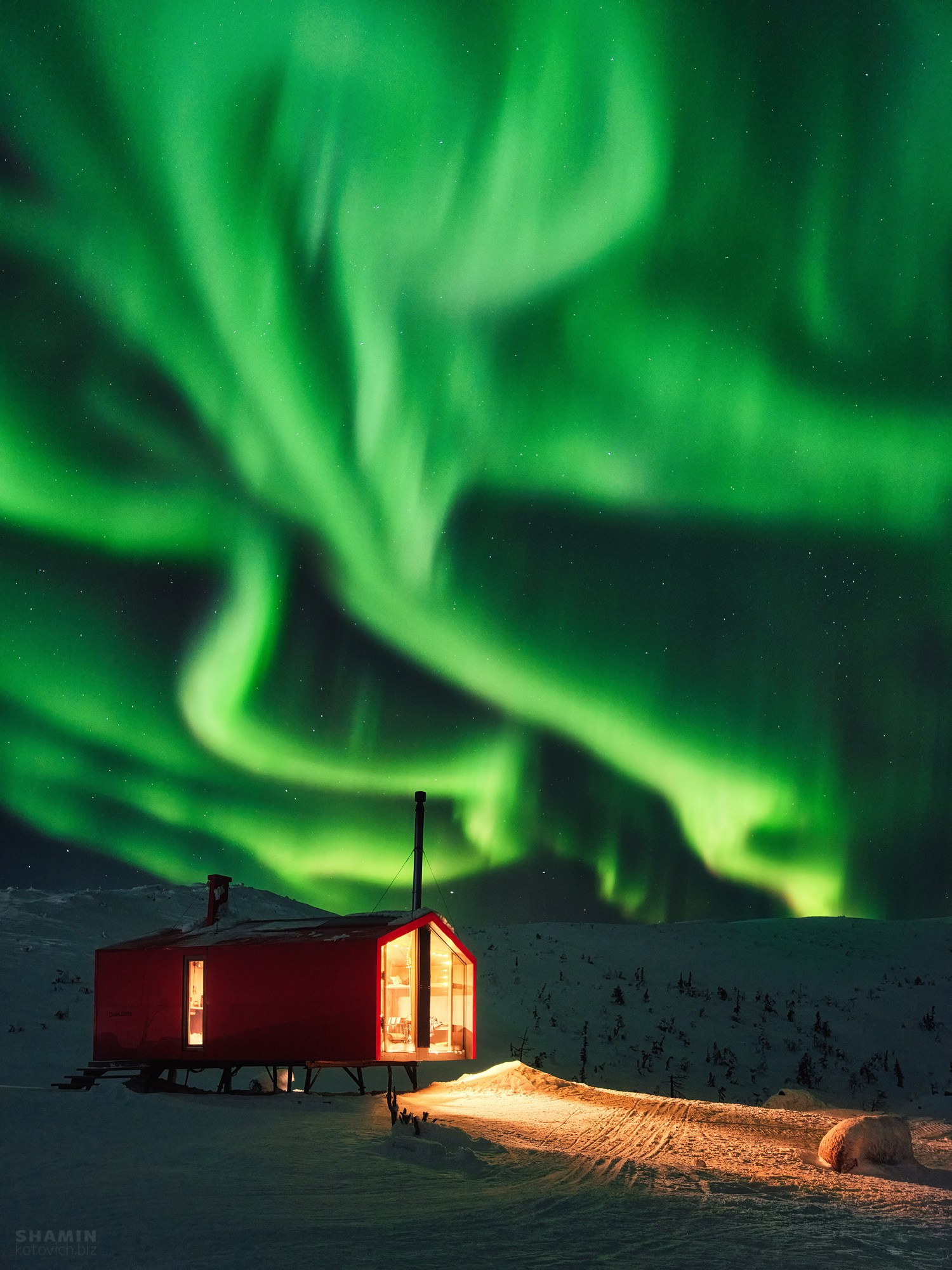 Пейзажи Кольского полуострова — северное сияние, тундра, Баренцево море и горы Хибины. Фотографии дикой природы и северного света на Кольском полуострове. Фотограф Константин Шамин