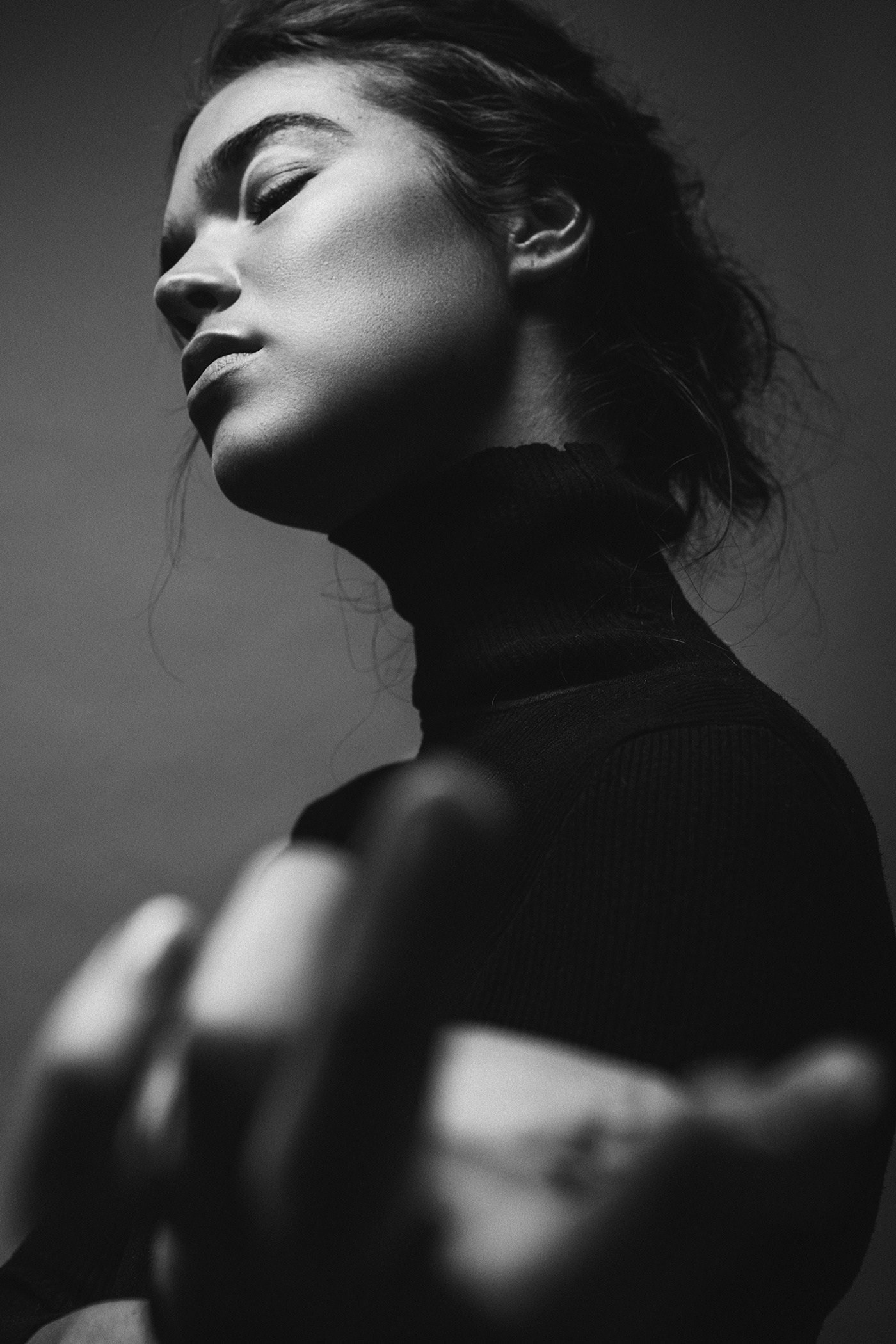 НОВЫЕ СЪЕМКИ В СТУДИИ — ОНА (ПЛАН)