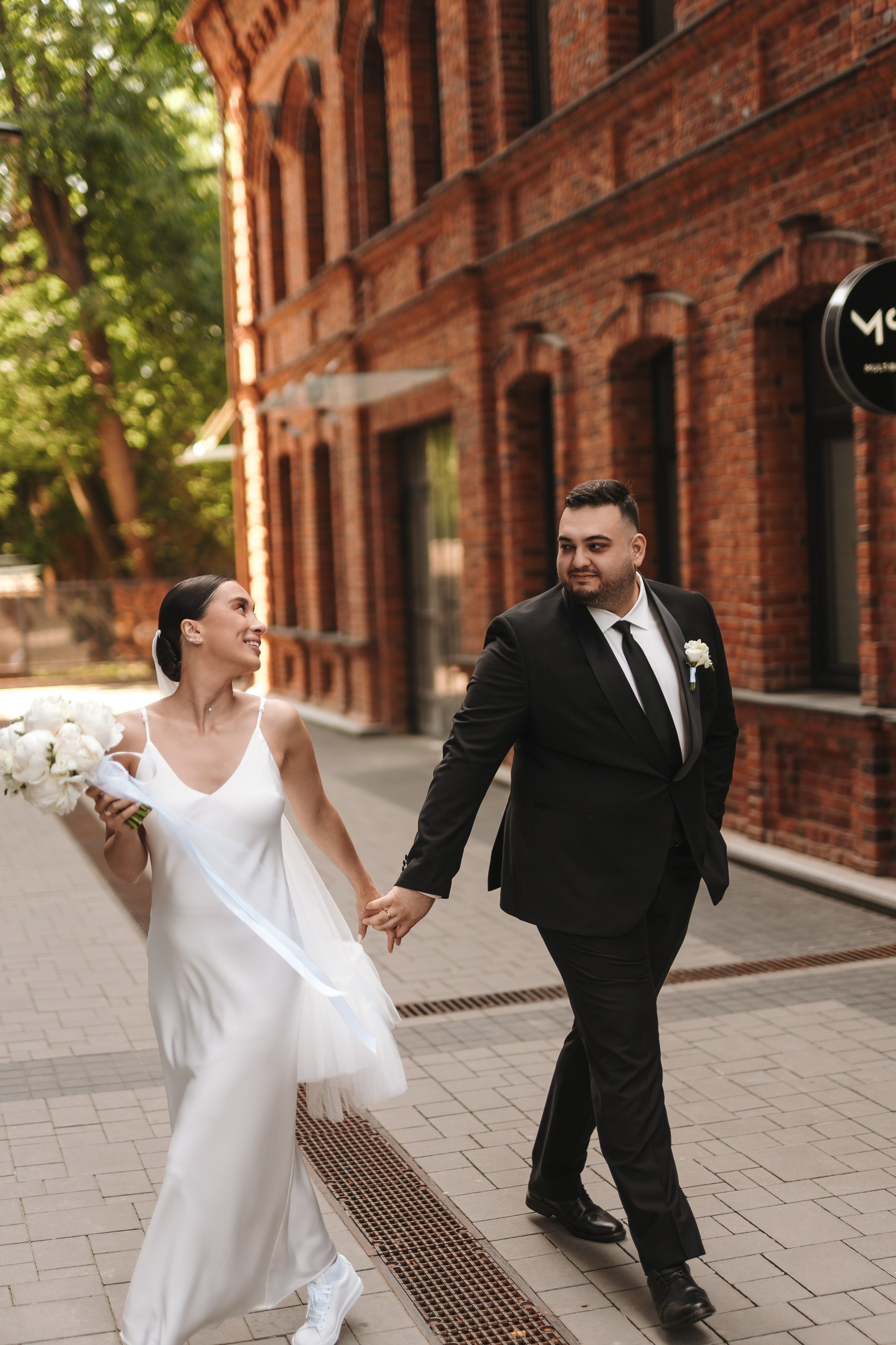 Свадьба 7 июня 2026 года — фотосессия, ЗАГС и банкет в шатре «Под облаками» в Нагаево с ведущим Артуром Ильясовым