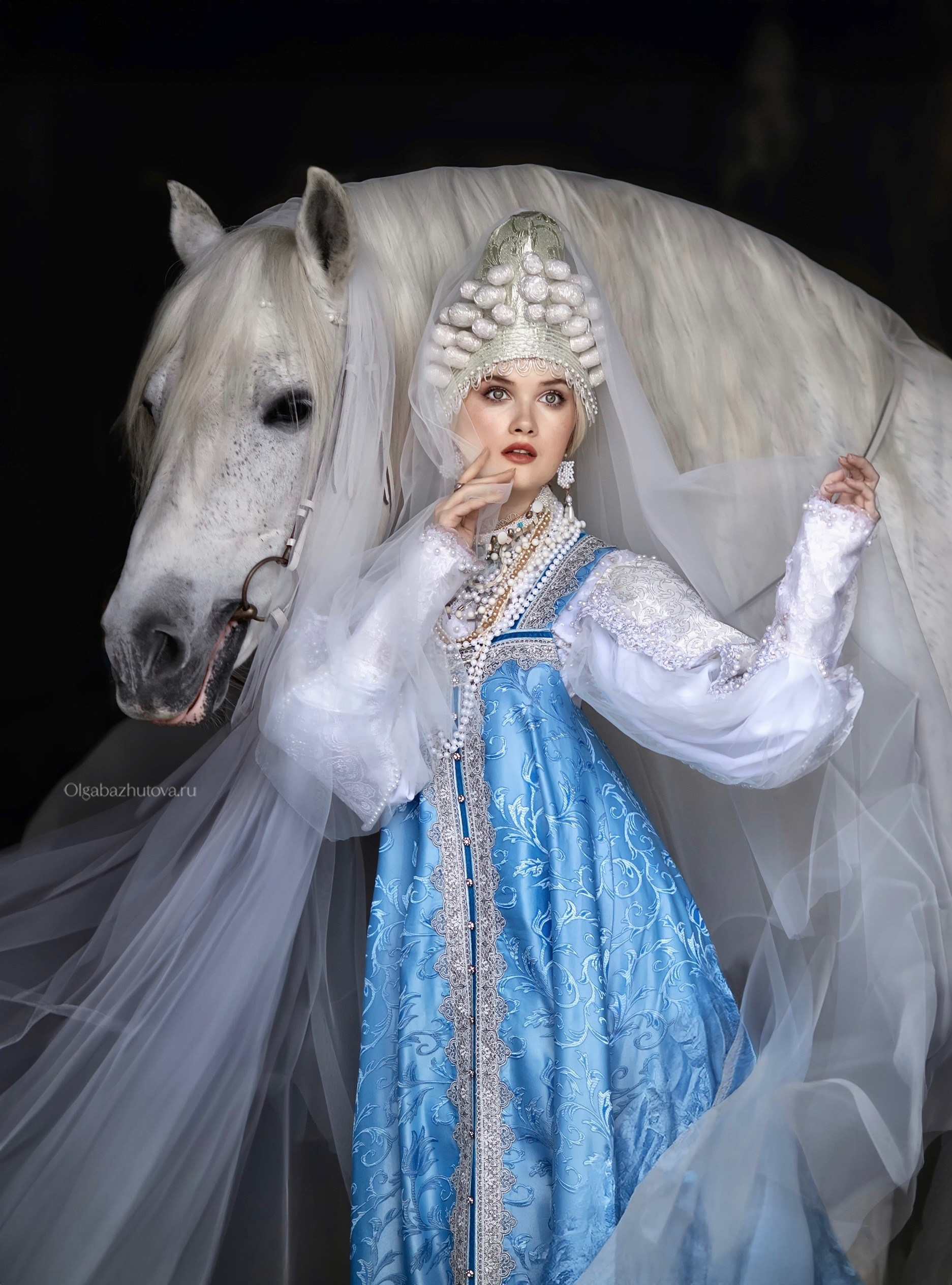 Снежная зима. Русские народные костюмы в Москве