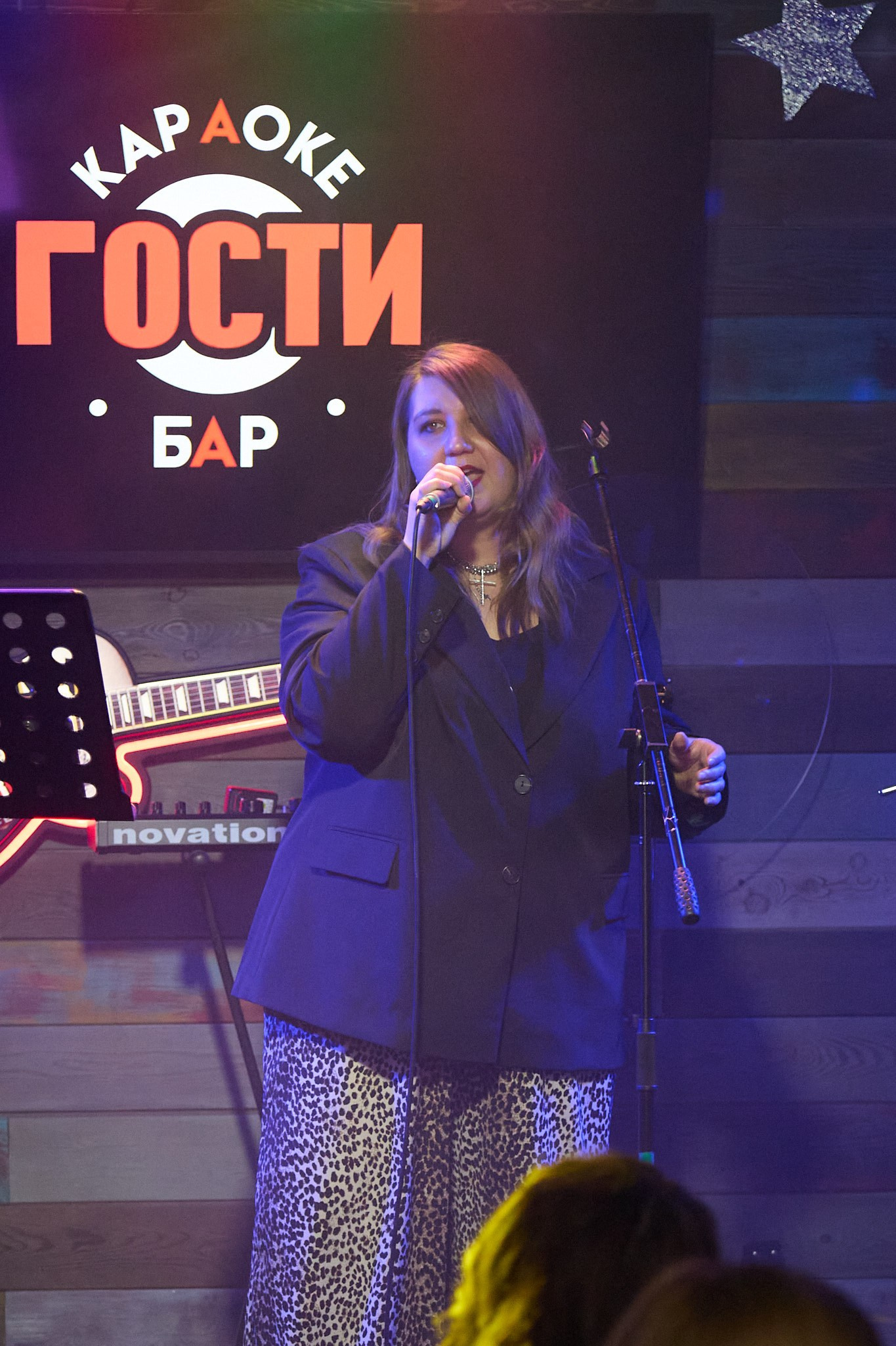 Концерт в баре «Гости». Фотограф Омск | Александр Вандеров