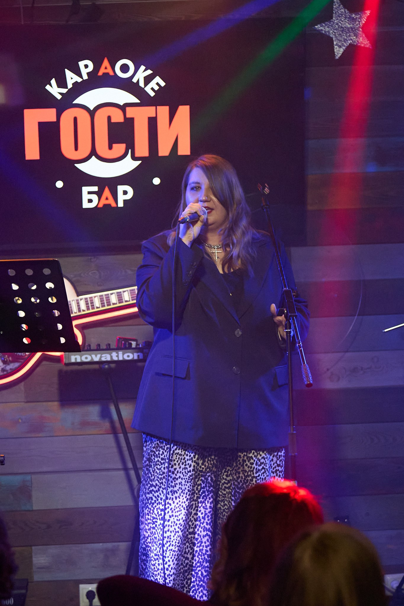 Концерт в баре «Гости». Фотограф Омск | Александр Вандеров