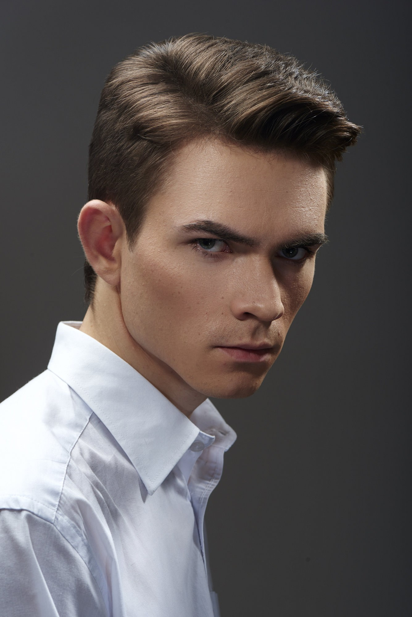 Портрет стилиста/барбера — подчёркивает внимание к деталям и индивидуальный стиль.