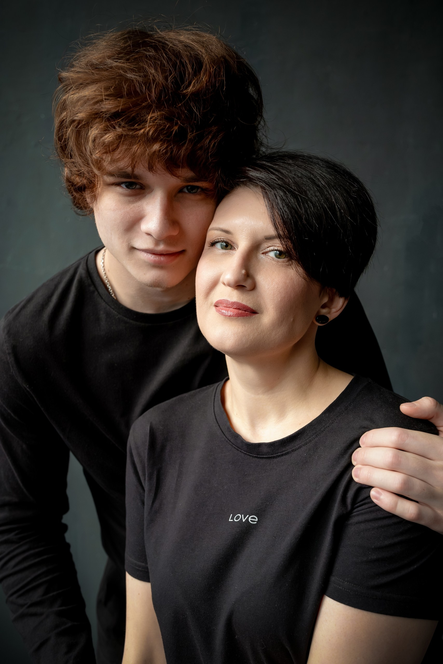 Женя с сыновьями — минимализм в лофте. Фотограф и видеограф в Тюмени Анна Жагорина, ваши фото еще не отдавали так быстро!