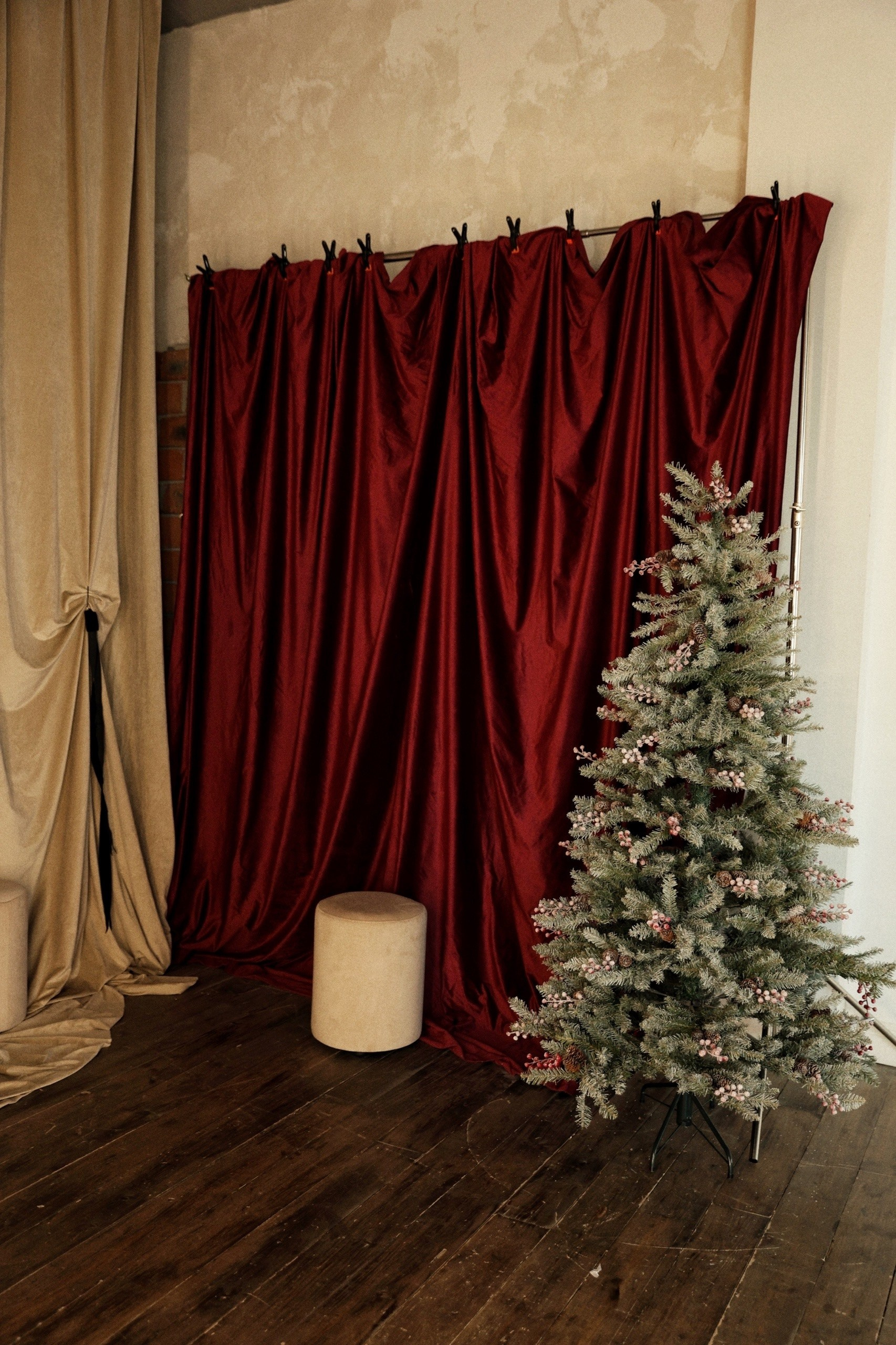 Фотостудии Севастополя. Лучшие фотостудии Севастополя. Фото интерьера фотостудий. Актуальные фото фотостудий Севастополя. Профессиональная фотосъемка в Крыму. Натуральные эмоции и живые кадры. Забронируйте дату прямо сейчас!