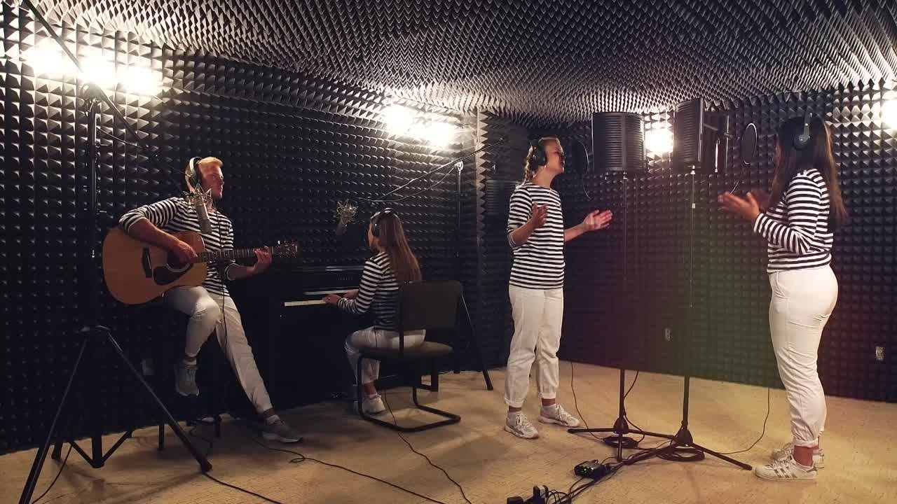 Видеосъёмка интервью, съёмка обзоров, подкасты, видеовизитки, реклама. «Студия DRONAVT`s» — видеосъёмка и фотография г. Москва