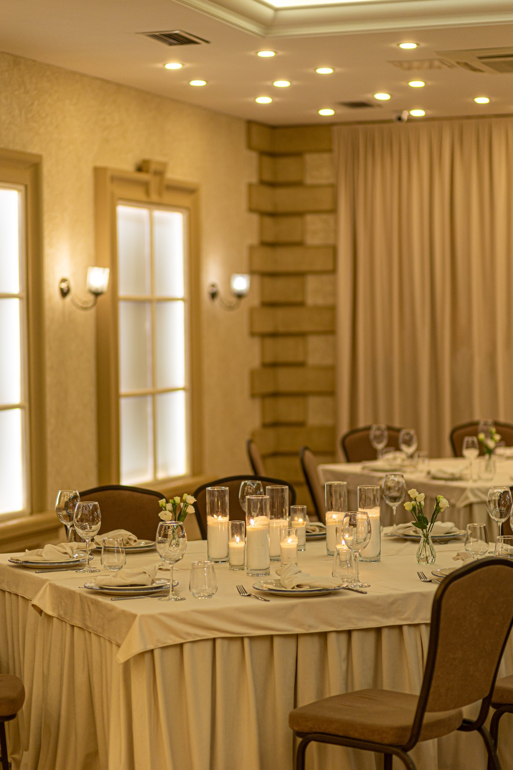 Банкетный зал ресторана Дача. Фотограф в Оренбурге. Профессиональный фотограф