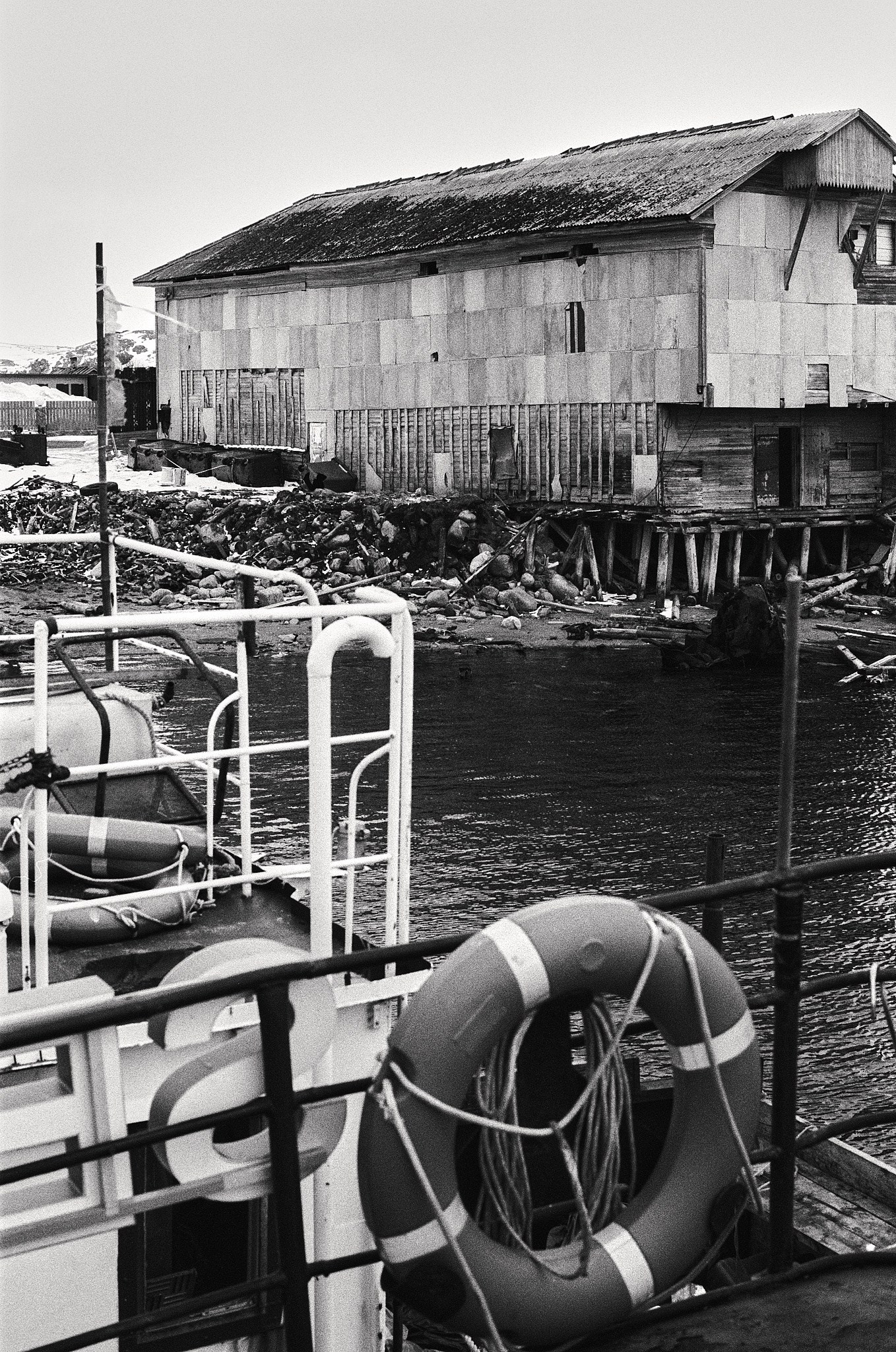 Teriberka (Murmansk). The Other Pavel Potseluev — film photography and mastery of meat business