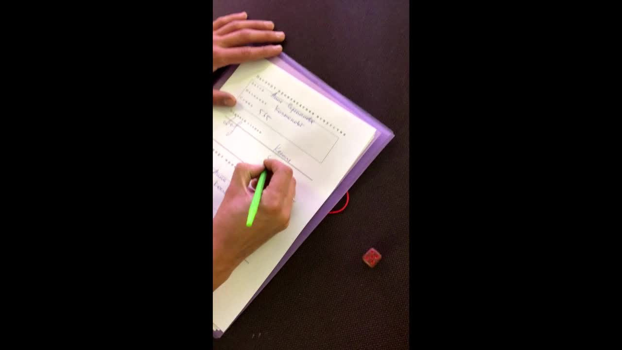 Акцион проводится в виде «игры в кости». Каждому произведению присваив. Акцион Кости - это игра на произведения искусства