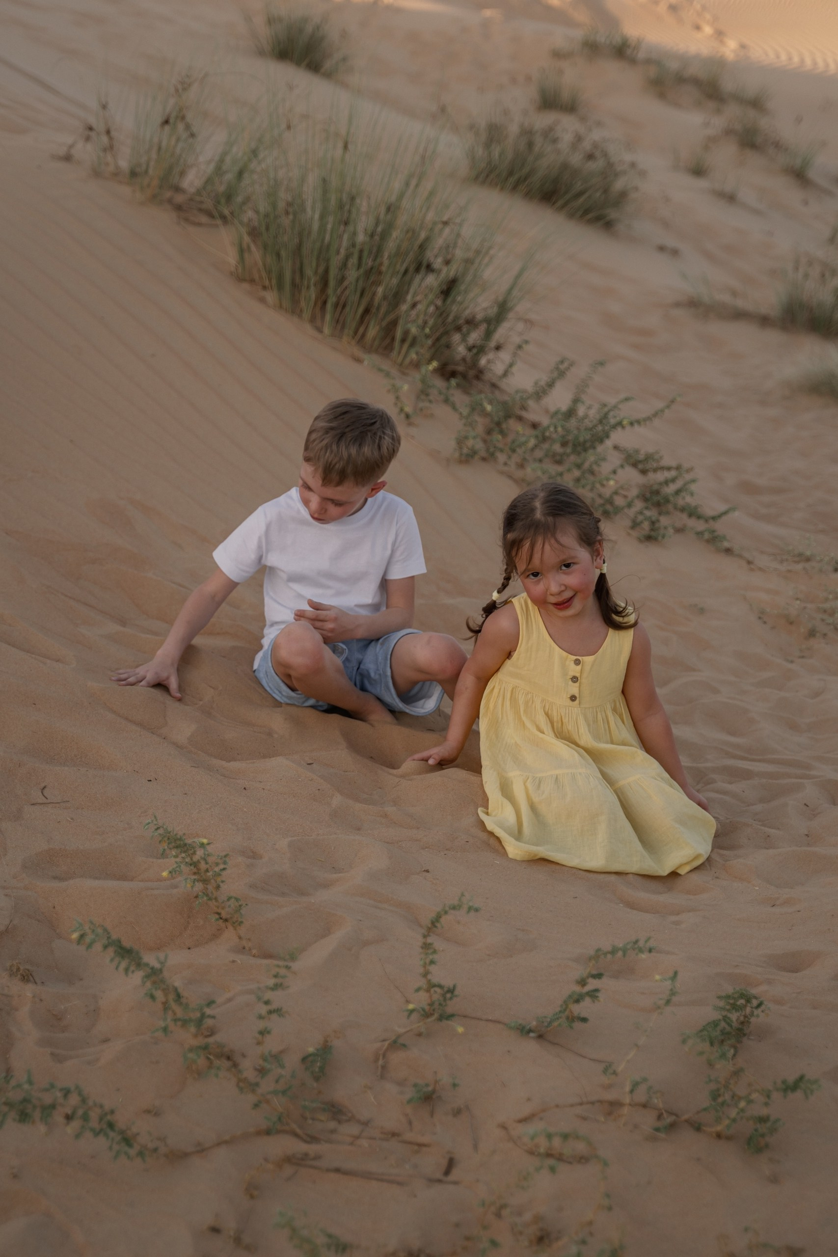 Family photographer in abu dhabi dubai sharjah fujeirah