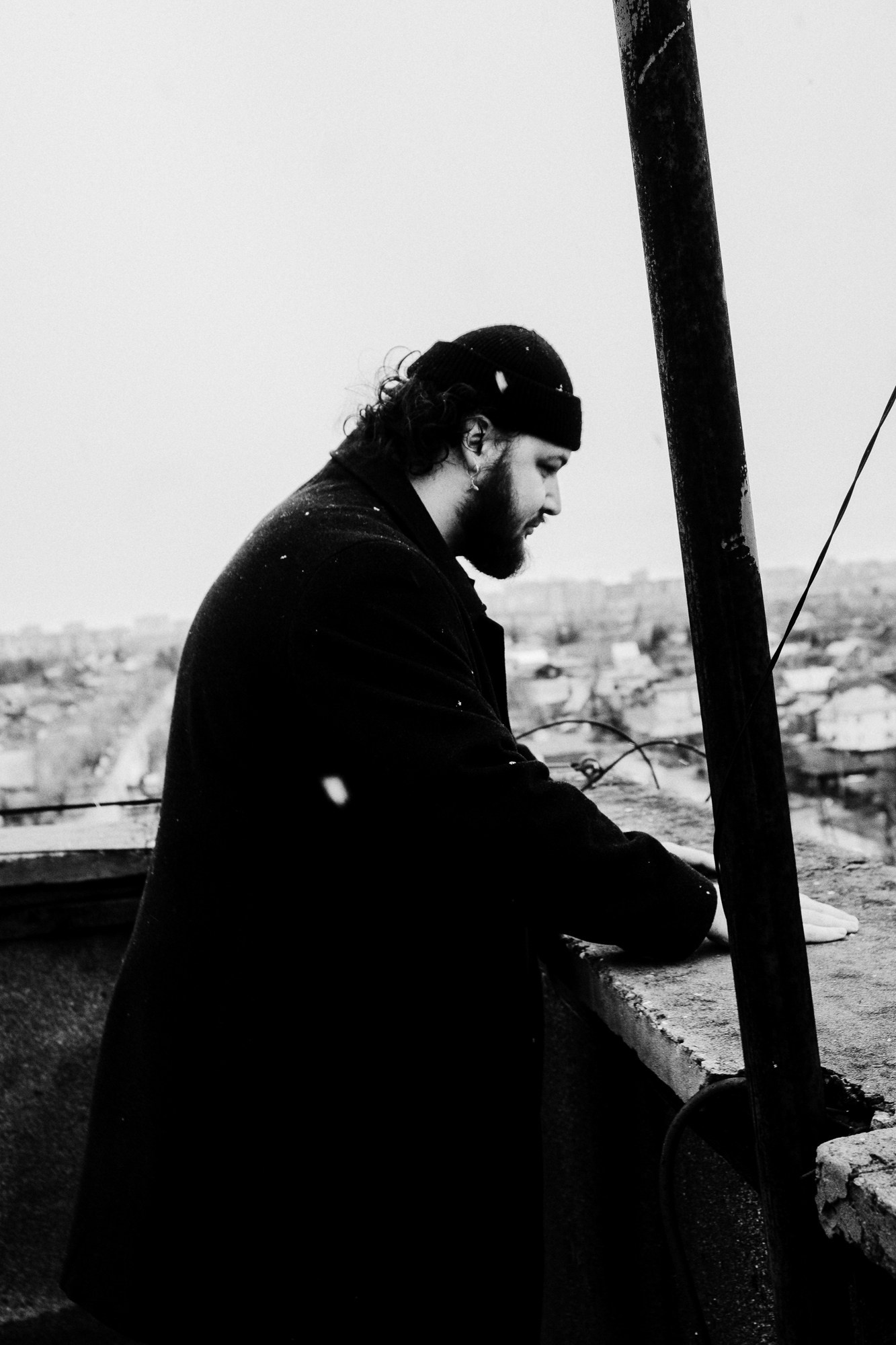 Мужской портрет на крыше в Тюмени Дарья Мустафина. Портретный фотограф Тюмень Дарья Мустафина