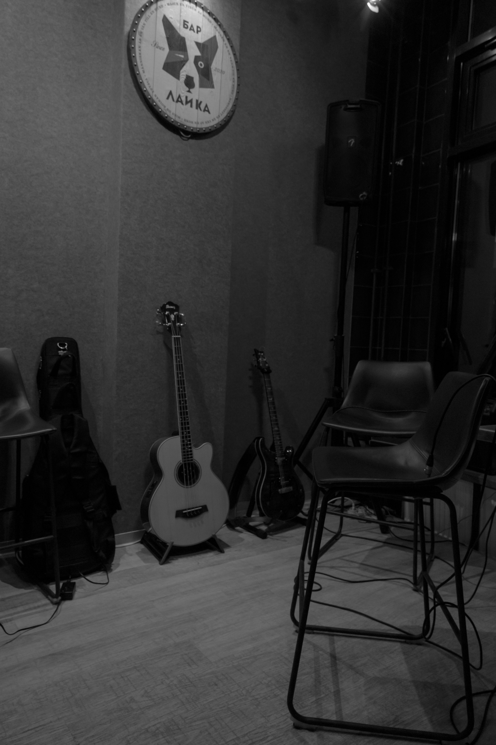 Ильдар Казаханов, Гасан Багиров и Роберт Пилякальнис в баре Лайка. Фотограф в Санкт-Петербурге и Москве Юлия Паршакова