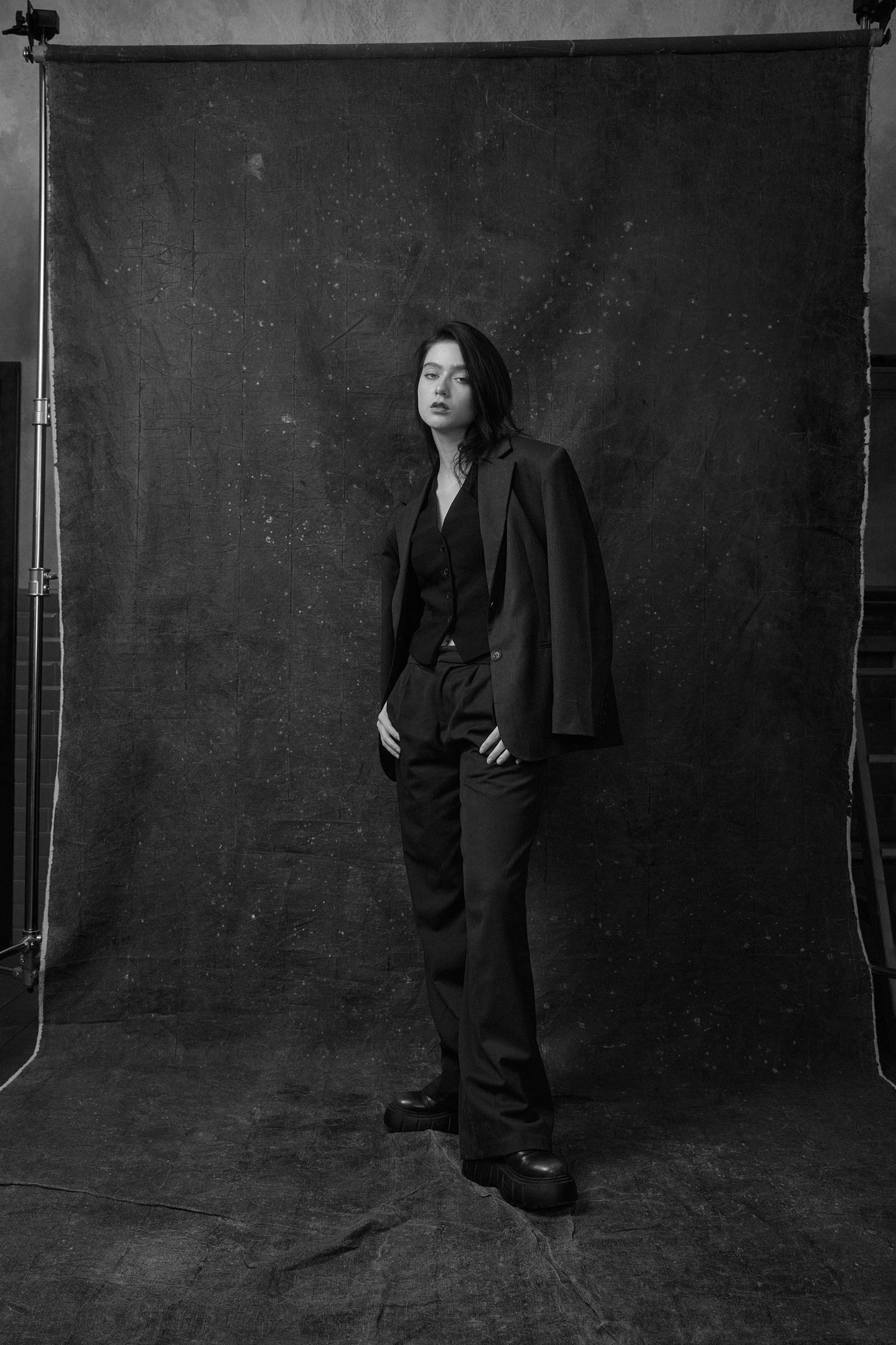 НОВЫЕ СЪЕМКИ В СТУДИИ — ОНА (ПЛАН)