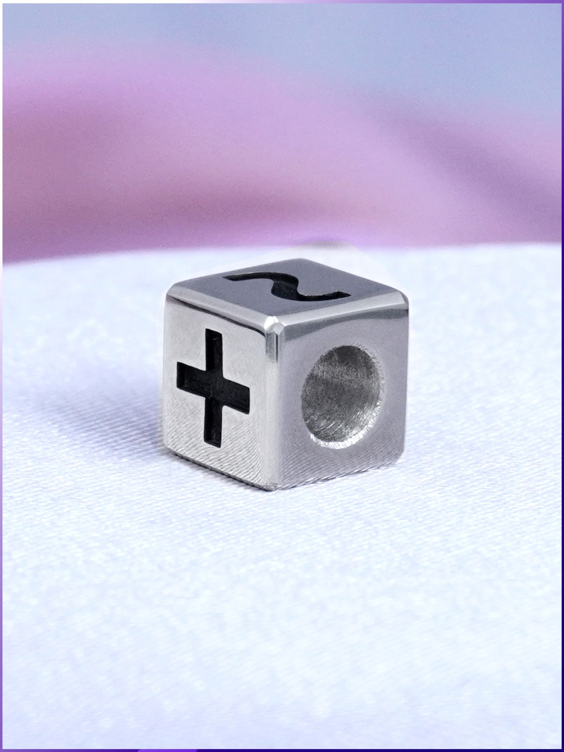 Геометрические украшения на заказ: подвеска «Кубик» из металла в Joker-Studio