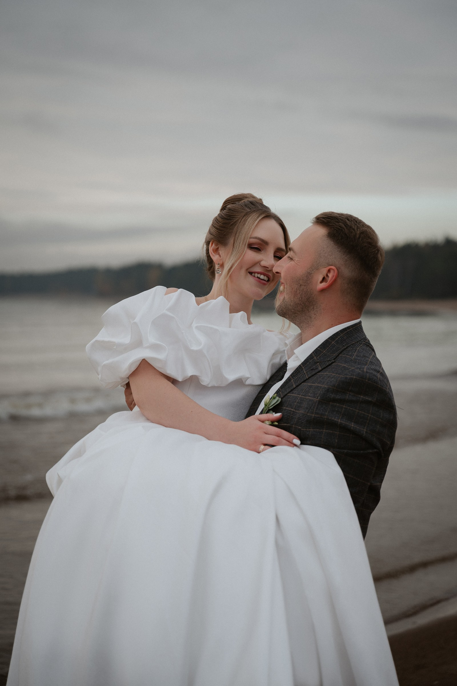 свадебная фотосессия на берегу Финского залива