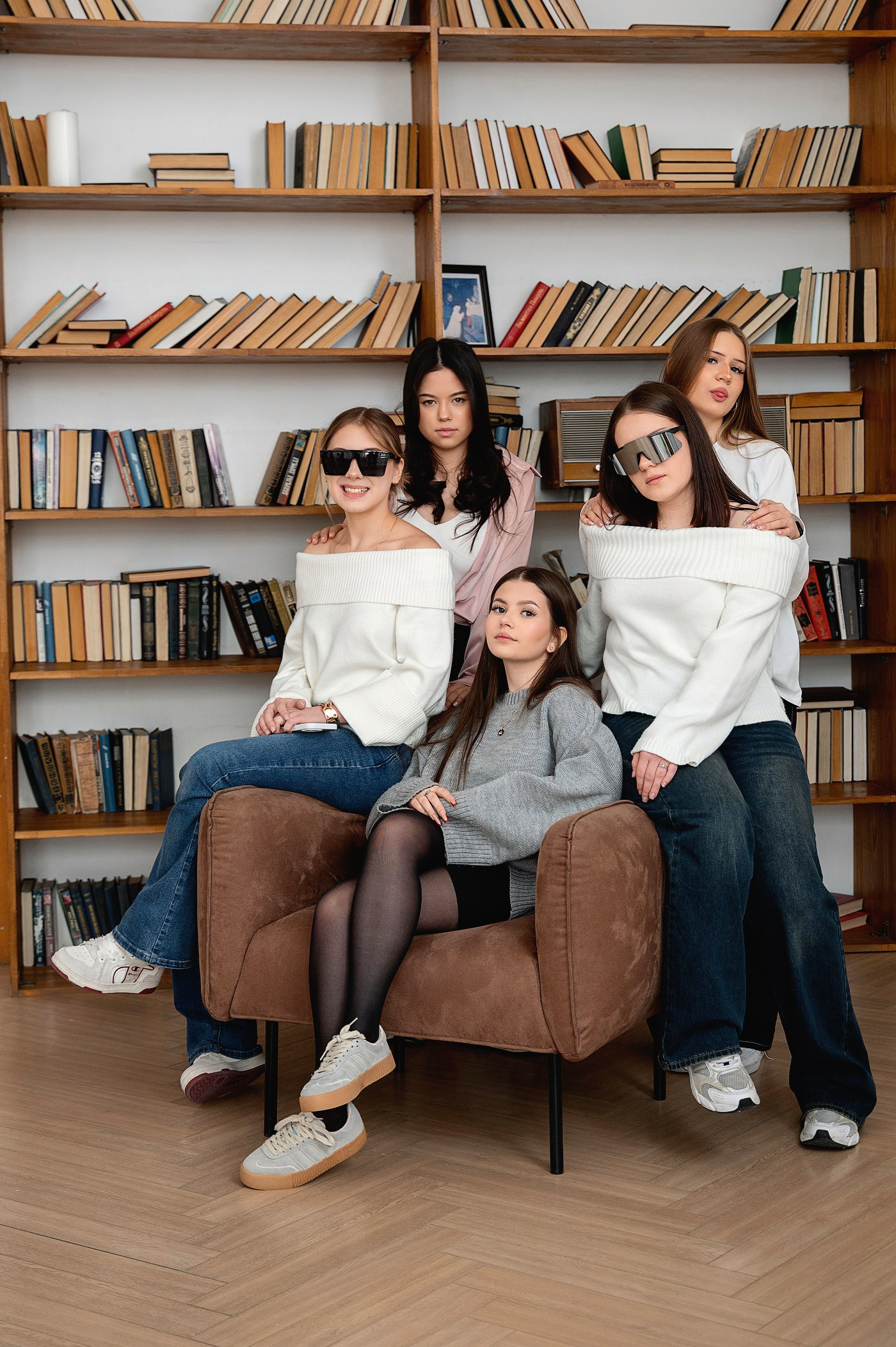Зал Книжный ОМ Студия Иркутск. Стильные выпускные альбомы в Иркутске- фотограф Анна Доброва