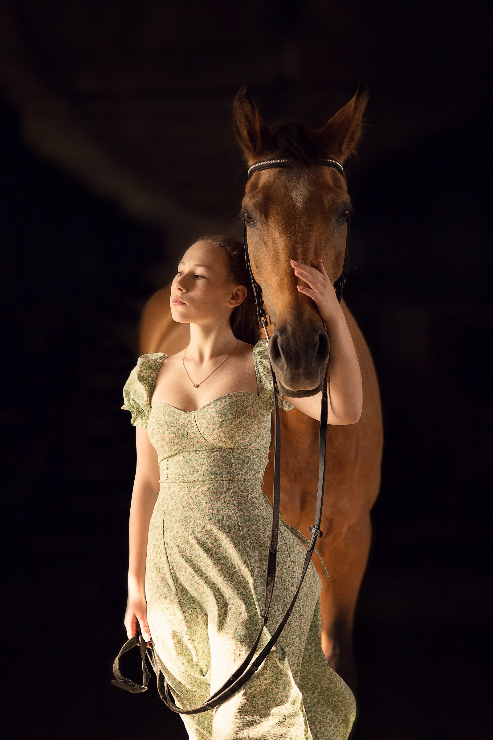 Фотосессия с лошадьми в Магнитогорске, фото с лошадью Магнитогорск, конная фотография, фотограф Магнитогорск, фотосессия Магнитогорск, конный фотограф, женский портрет, портрет с лошадью