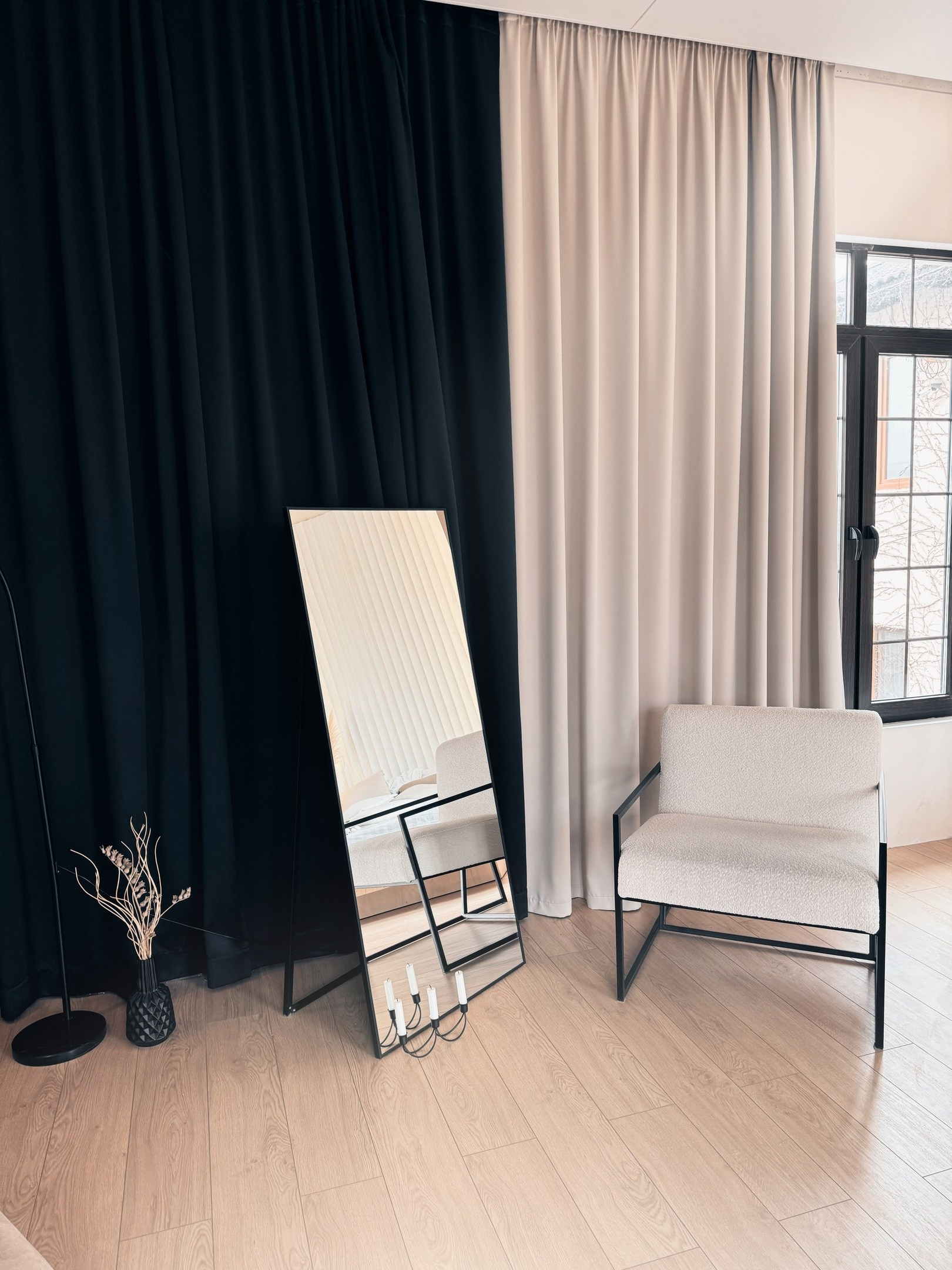 Фотостудии Севастополя. Лучшие фотостудии Севастополя. Фото интерьера фотостудий. Актуальные фото фотостудий Севастополя. Профессиональная фотосъемка в Крыму. Натуральные эмоции и живые кадры. Забронируйте дату прямо сейчас!