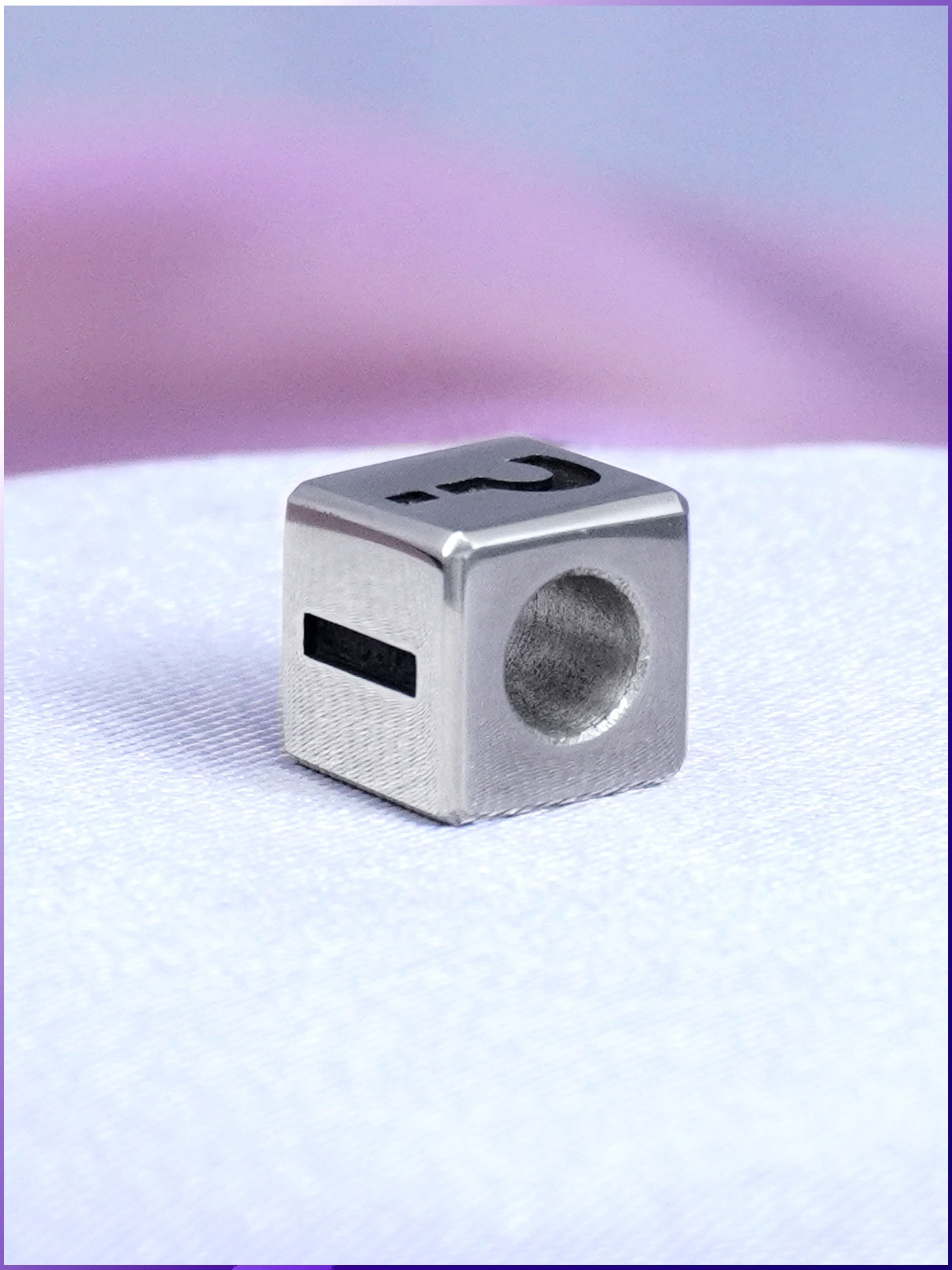 Уникальная подвеска «Кубик» для девушки на заказ в Joker-Studio