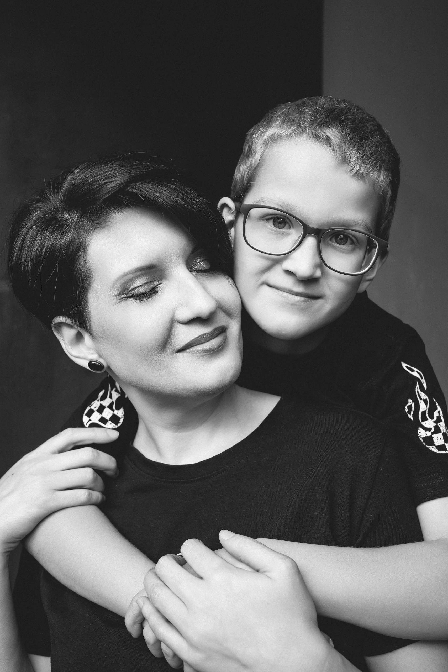 Женя с сыновьями — минимализм в лофте. Фотограф и видеограф в Тюмени Анна Жагорина, ваши фото еще не отдавали так быстро!