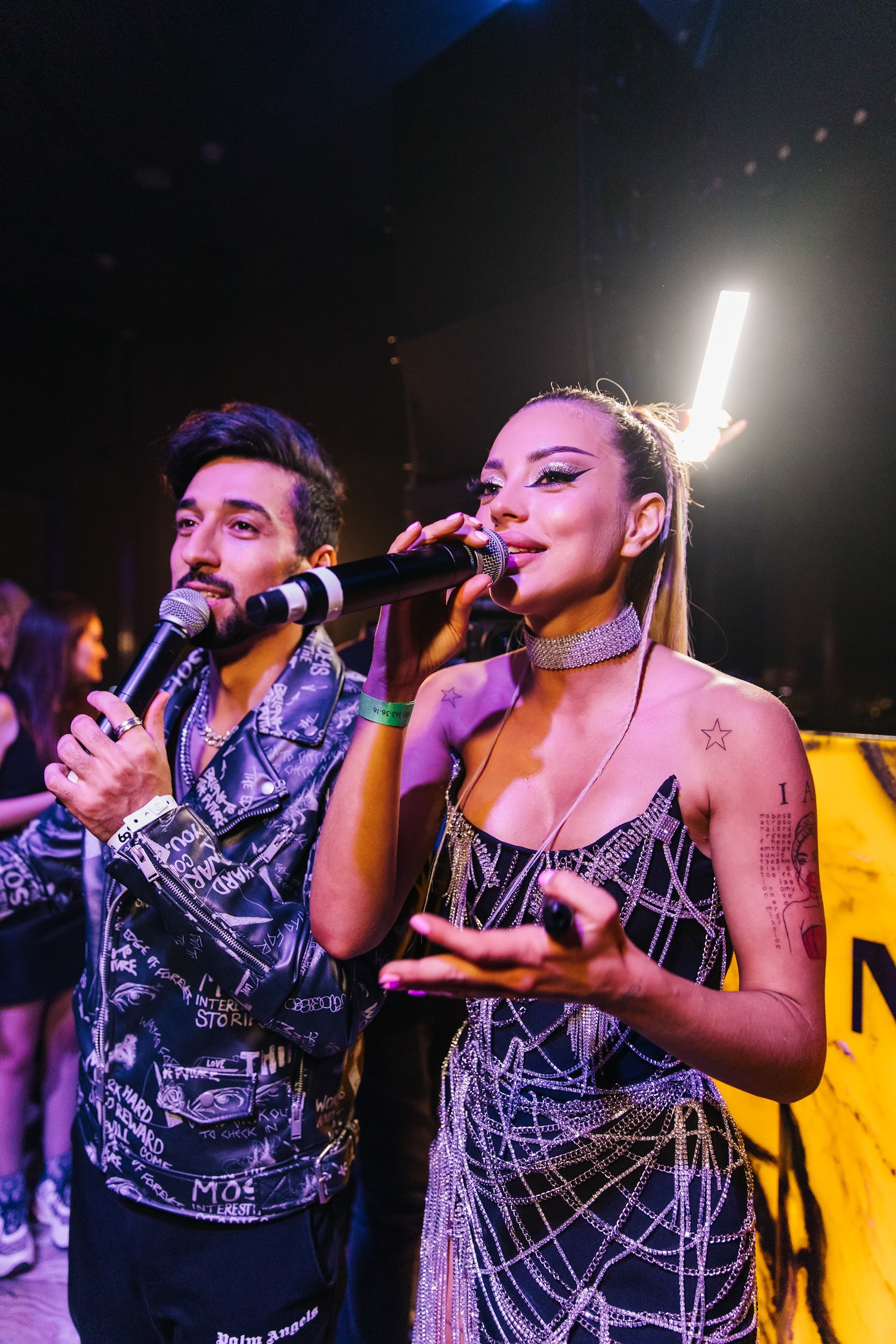 Ведущие мероприятия 1+1