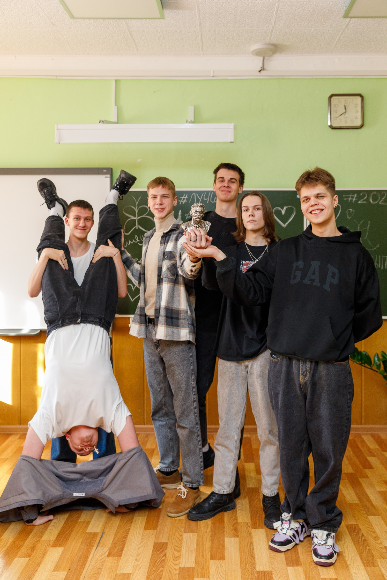 Выпускной альбом для старших классов. Заказать фотокнигу на выпускной в Новосибирске от Bestyalbum