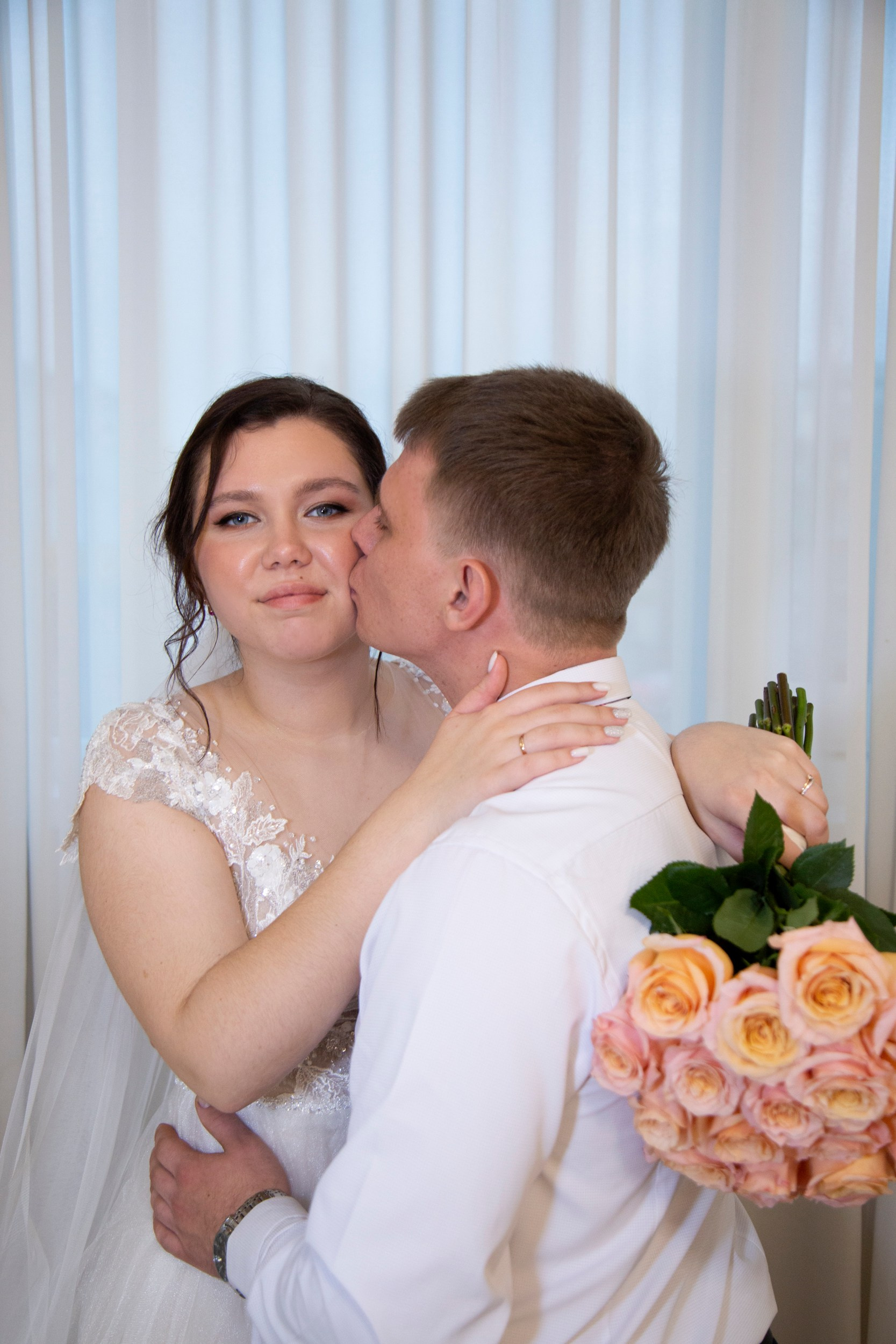 Свадебная фотосессия Андрея и Алины в Савеловском ЗАГСе. Фотосессия в студии в Москве от профессионального фотографа услуги по доступным ценам