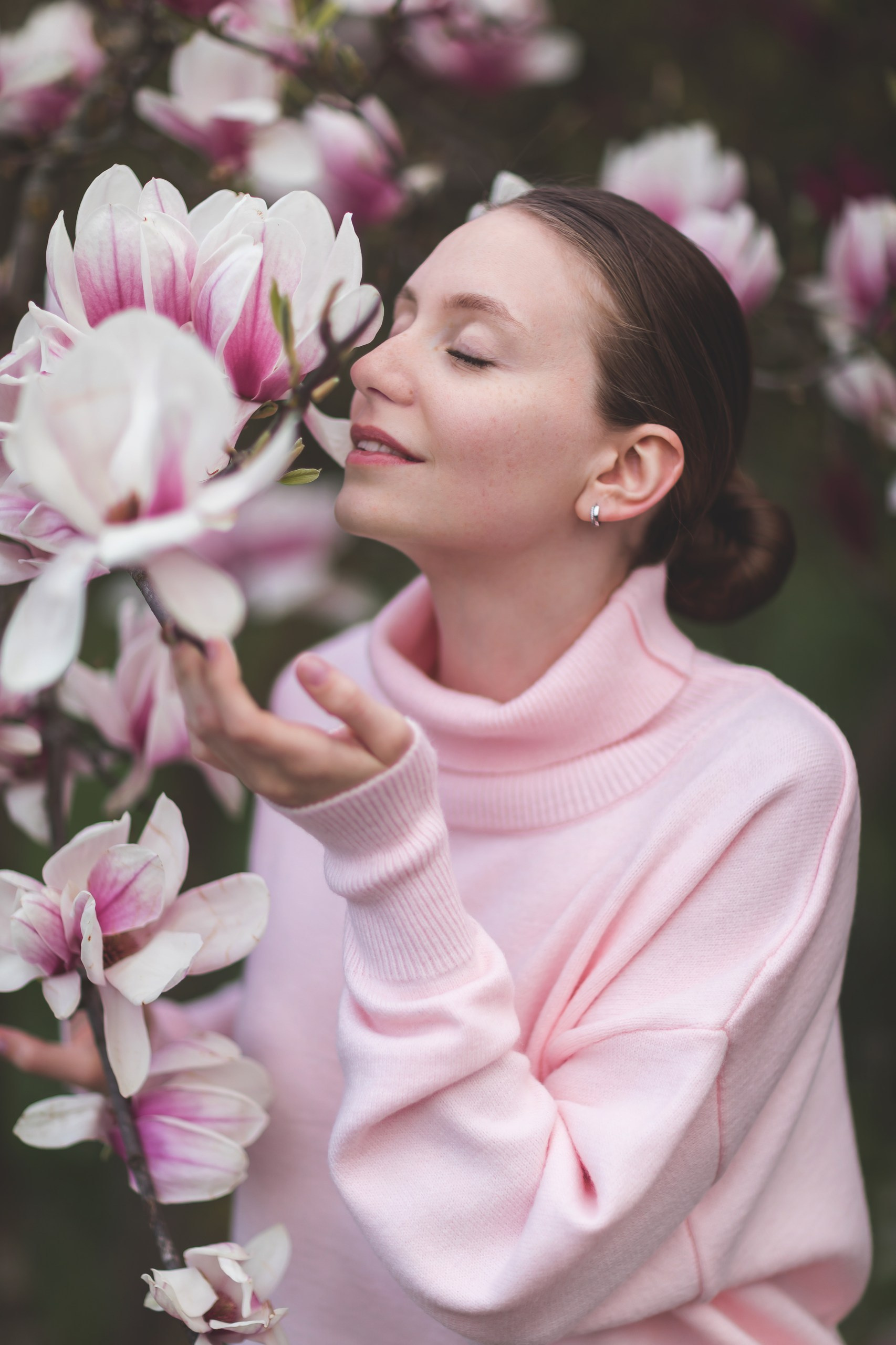 Фотосессия случайной прохожей в магнолии. Семейный и детский фотограф Краснодар Валерия Власенко