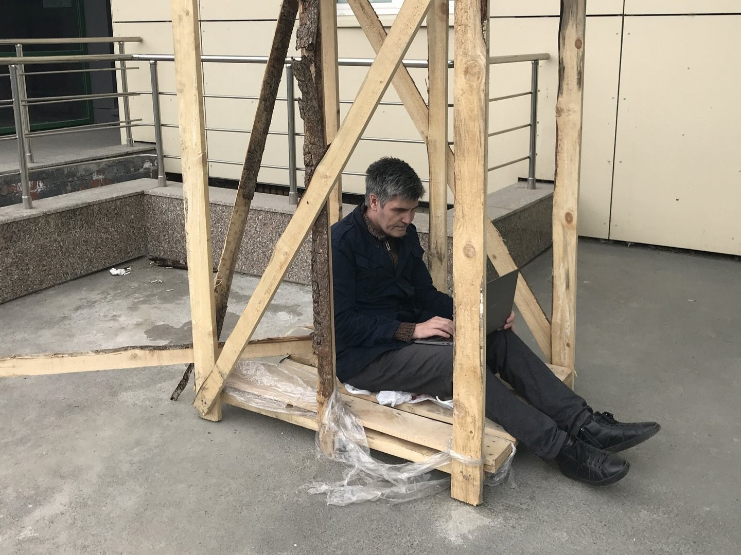 «1 мая. Удаленная работа». Художник Олег Семёновых