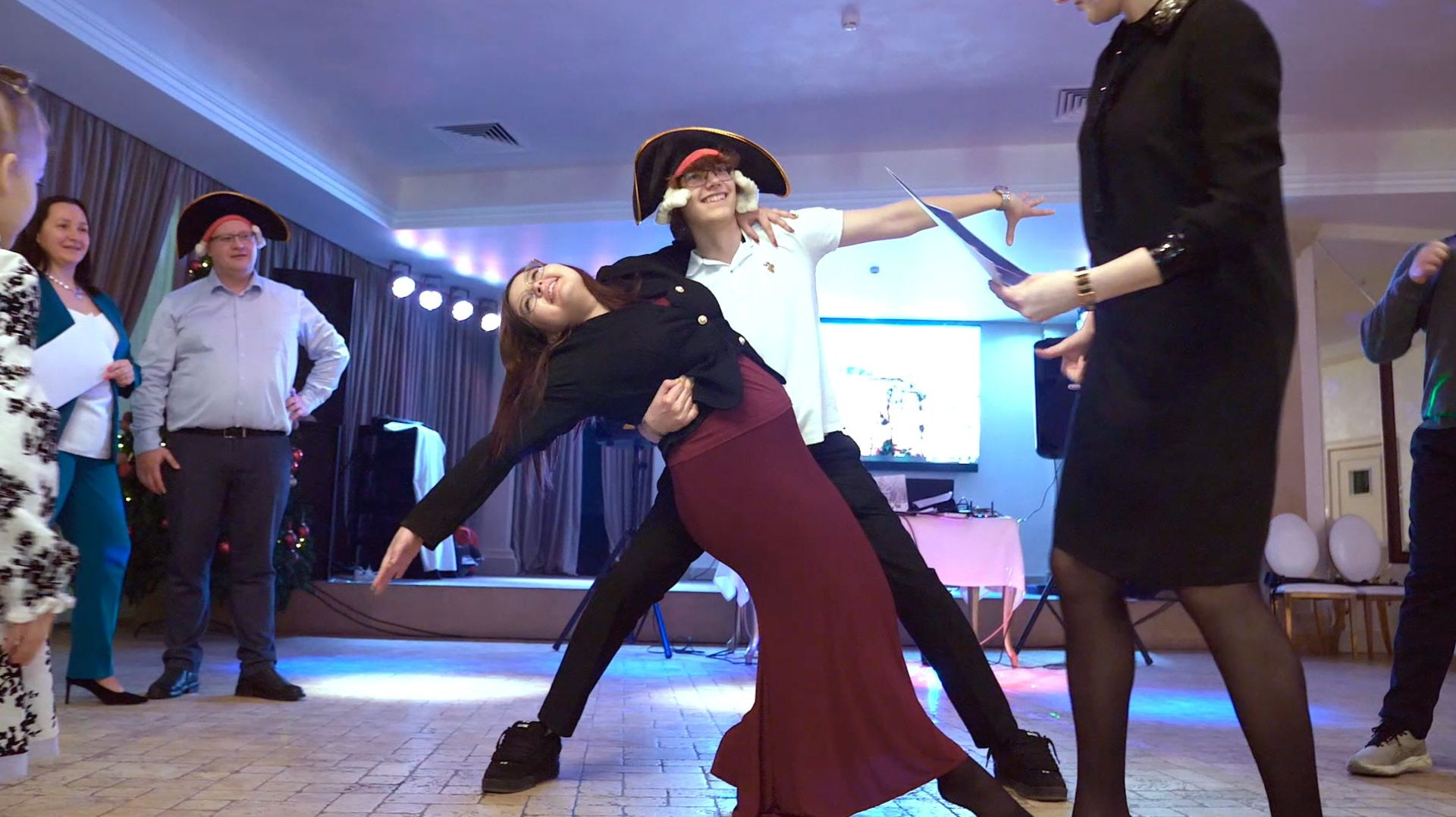 Фото и видеосъемка праздников: день рождения, юбилей, венчание, крестины, свадьба. Свадебный фотограф видеограф в ЗАГС и на свадьбу целый день Москва и МО