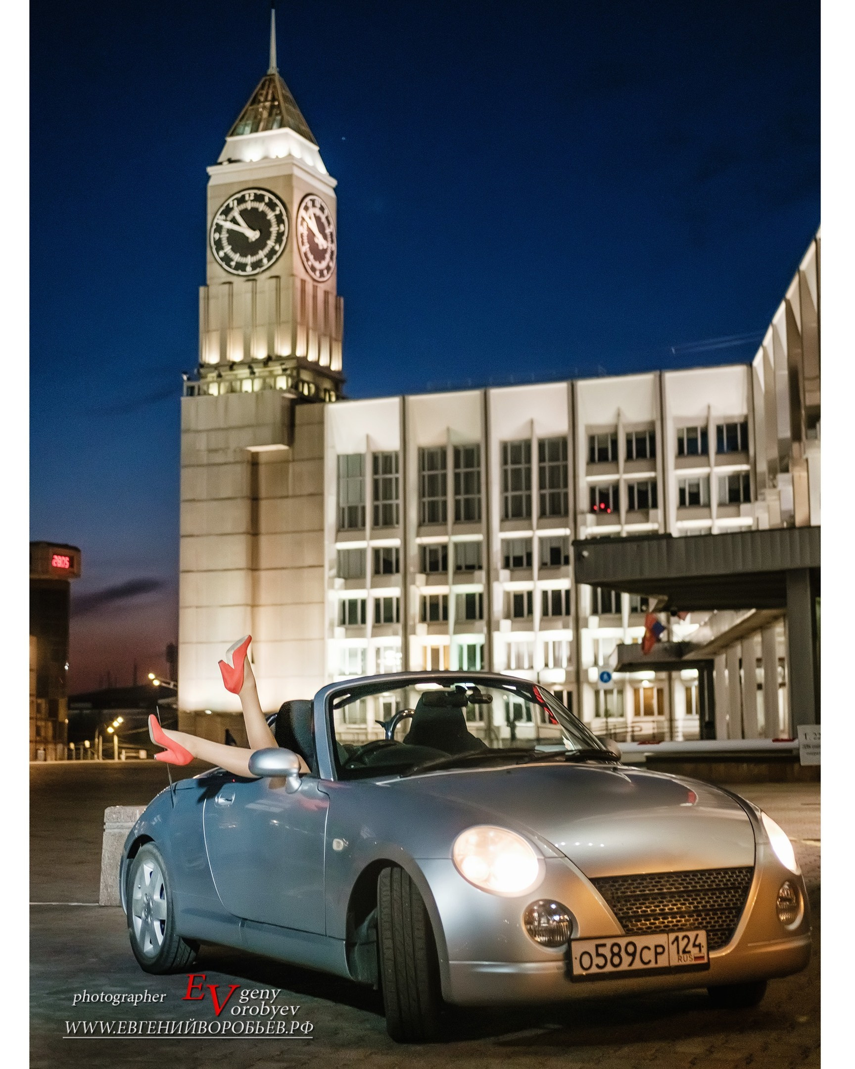 для девушки для мужчины продам кабриолет Daihatsu Copen в Красноярске имиджевый автомобиль классический родстер со спортивным характером купить кабриолет в Сибири металлическая крыша складывается за 20 секунд надёжная тойота купить автомобиль фотограф в Красноярске фотосессия покататься аренда прокат
