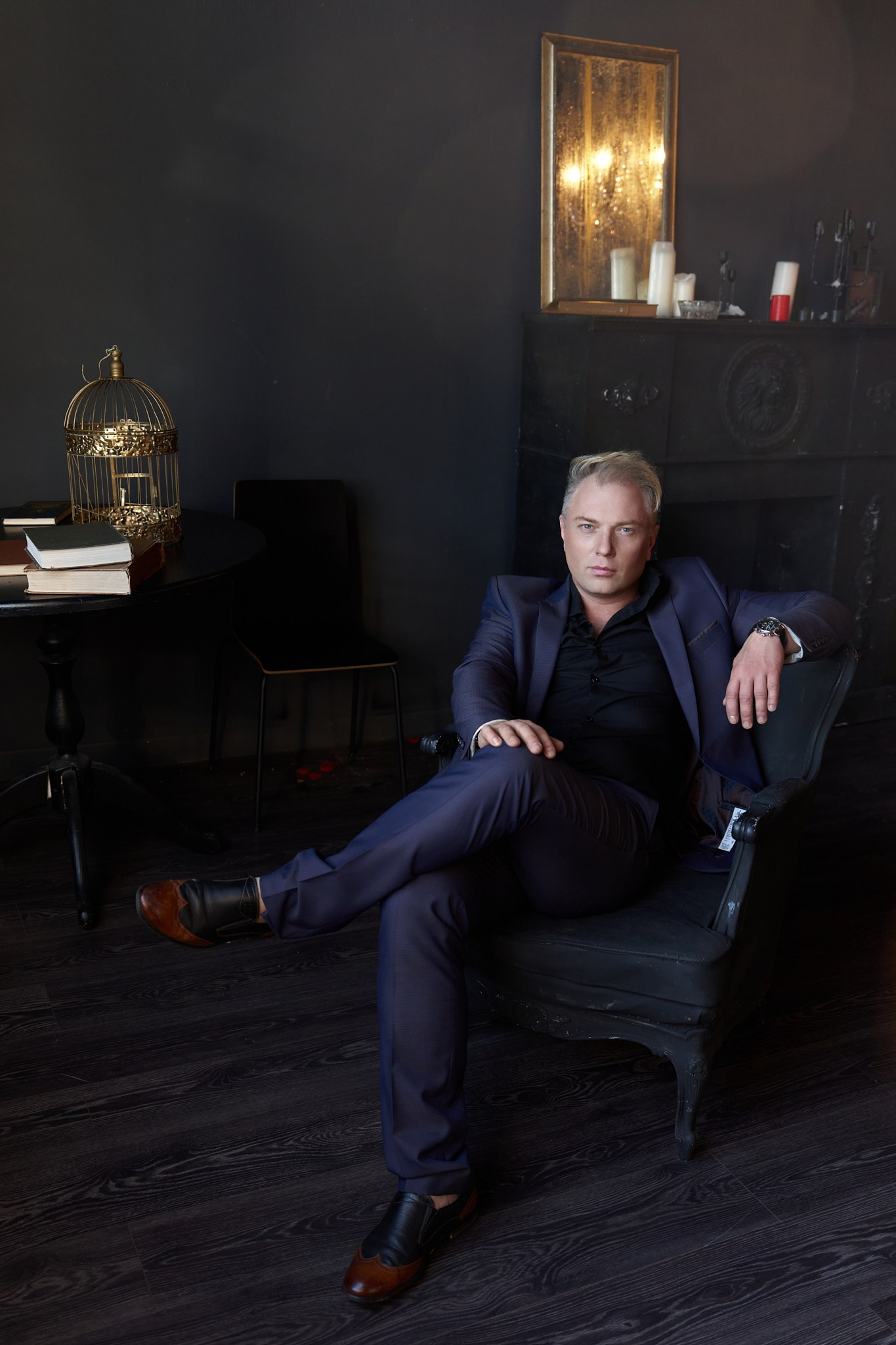 Фотосессия Ильи в интерьерах фотостудии