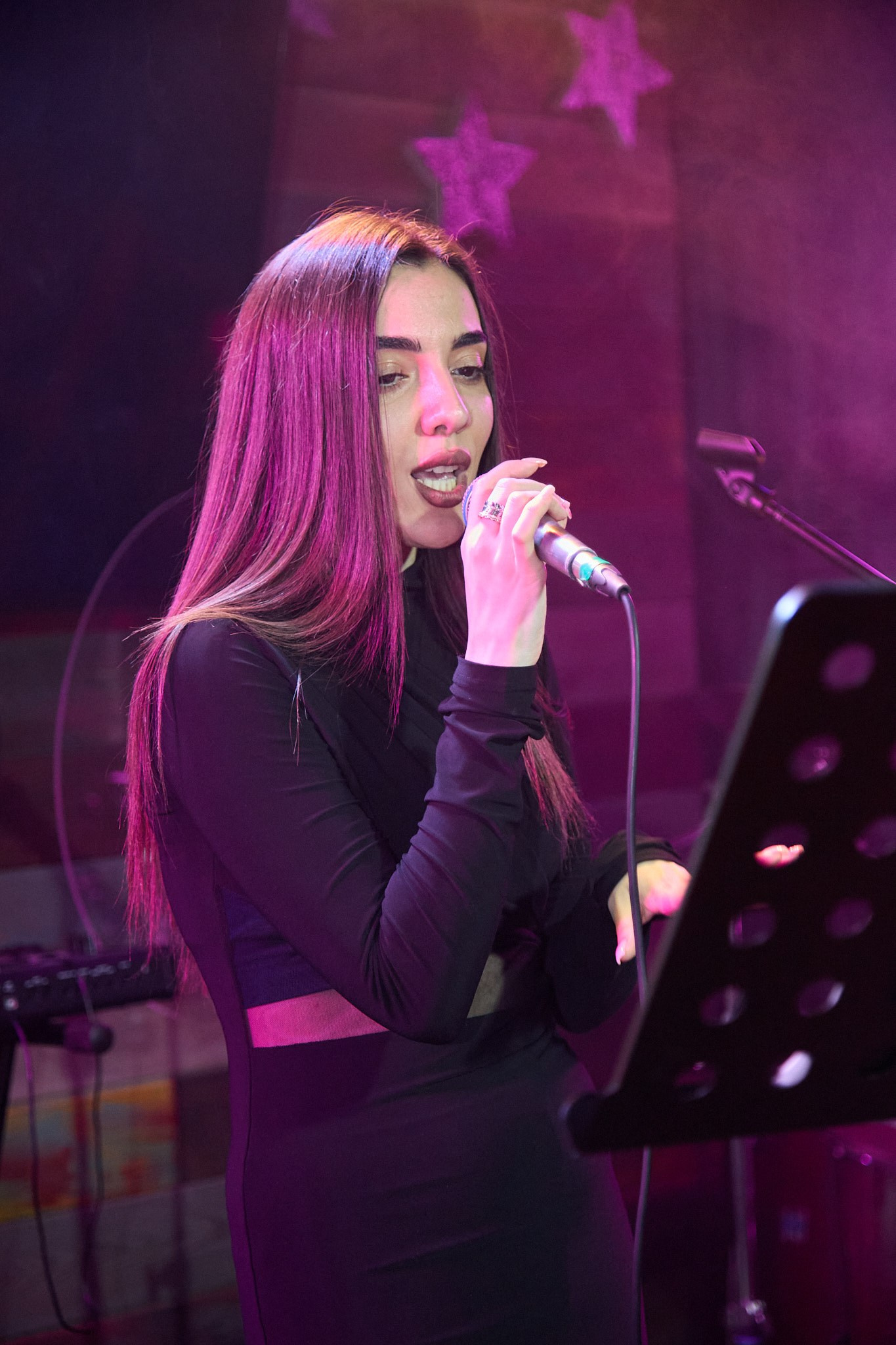 Концерт в баре «Гости». Фотограф Омск | Александр Вандеров