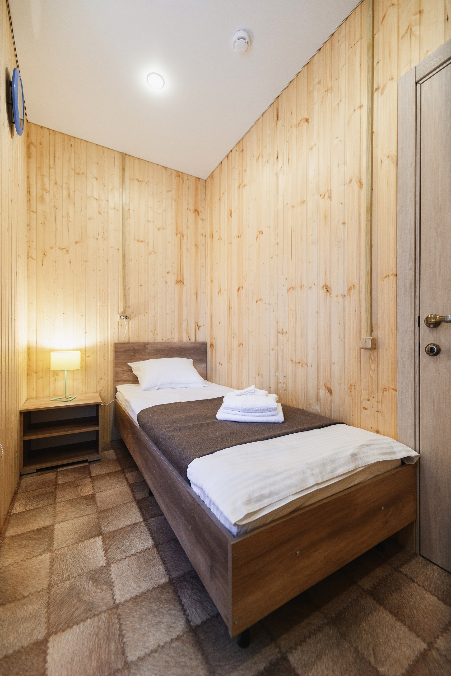 Профессиональная фотосъемка интерьера базы отдыха в Петропавловске-Камчатском. Фотосъемка интерьеров гостиничных комплексов и зон отдыха на Камчатке. Контент-съемка для продвижения баз отдыха в Петропавловске-Камчатском. Эстетика и атмосфера в интерьерной фотографии объектов туризма. Стоимость услуг по фотосъемке интерьера в Петропавловске-Камчатском.