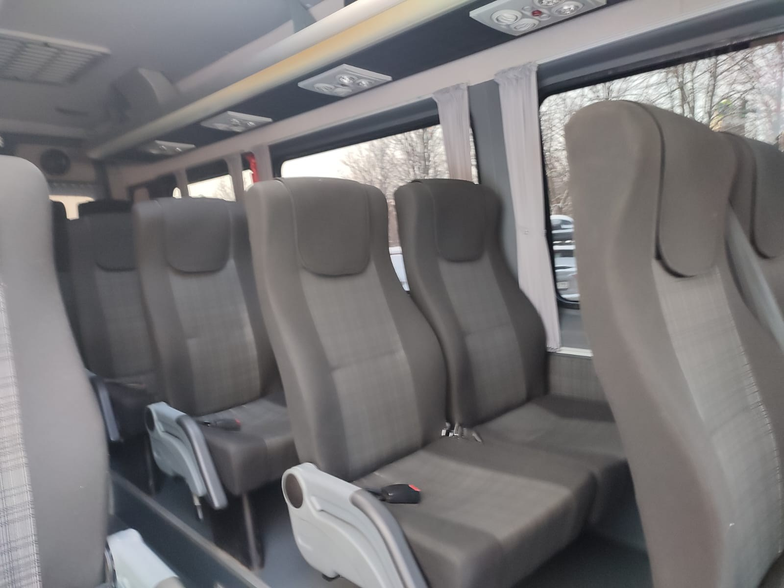 Аренда ягуар на свадьбу. Минивен на свадьбу. Праздничное агентство ПИОН