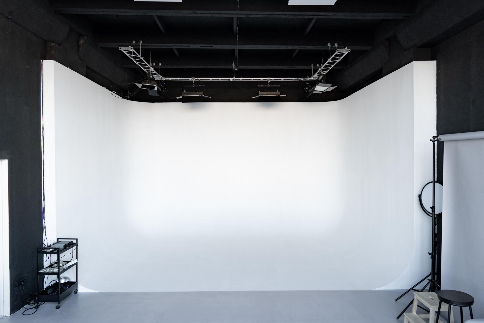 Павильон № 13 Циклорама. Киноцех «5loft» видеостудия в Ижевске