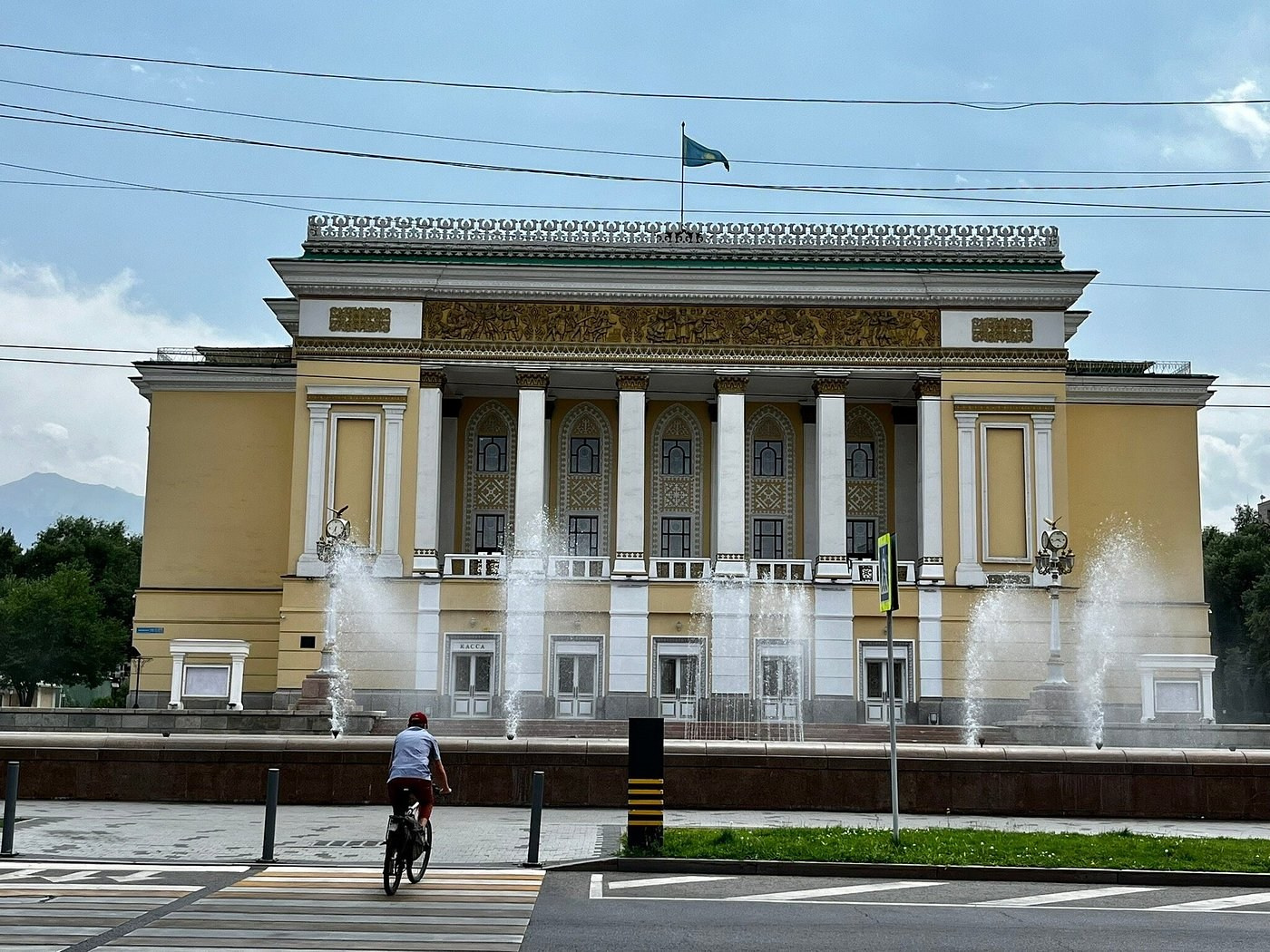 Театр оперы и балета Абая в Алматы — история и архитектура