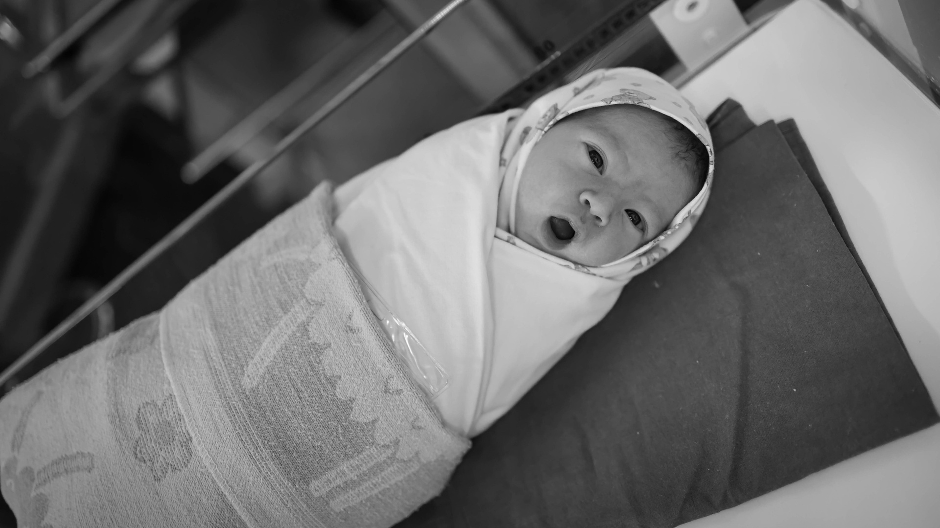 Видео рождения. Яна Кром Фотограф ньюборн в Москве