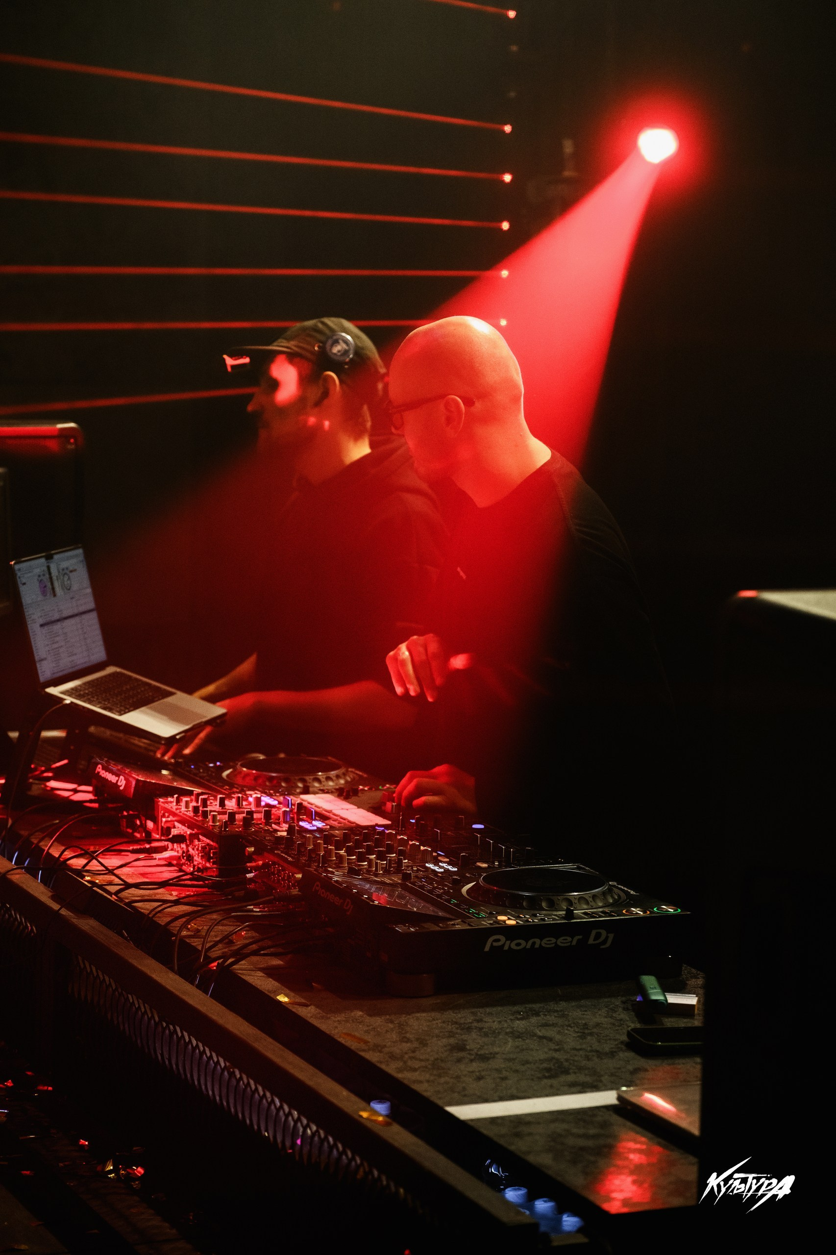 Профессиональная фотосъемка в ночном клубе Петропавловска-Камчатского, Репортажная съемка вечеринки в клубе в Петропавловске-Камчатском, Яркие фотографии людей и атмосферы ночного заведения в Петропавловске-Камчатском, Динамичные клубные фото для заведения в Петропавловске-Камчатском, Заказать репортаж с мероприятия в клубе Петропавловска-Камчатского.