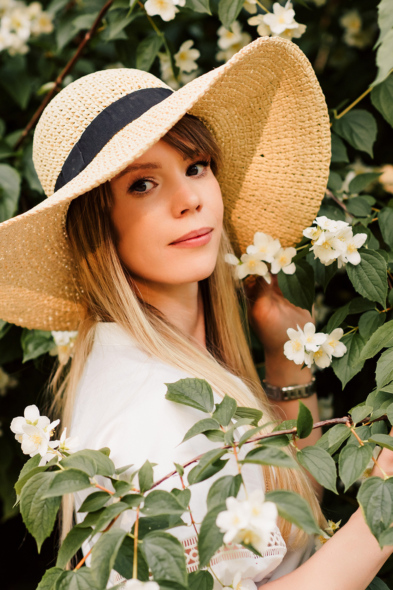 Фотосессия в яблонях в СПб, Фотосессия в цветении СПб. Семейный и Свадебный фотограф. Санкт-Петербург. Пушкин