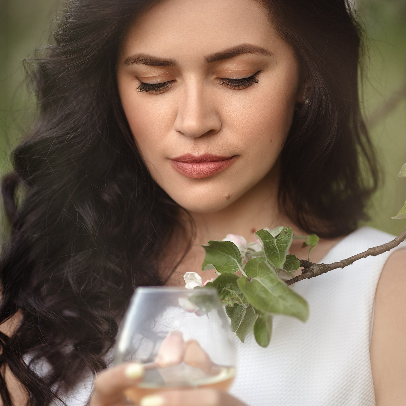 Весенняя фотосессия в цветущем саду: атмосфера расслабления. Профессиональный фотограф в Москве. Елена Шуваева