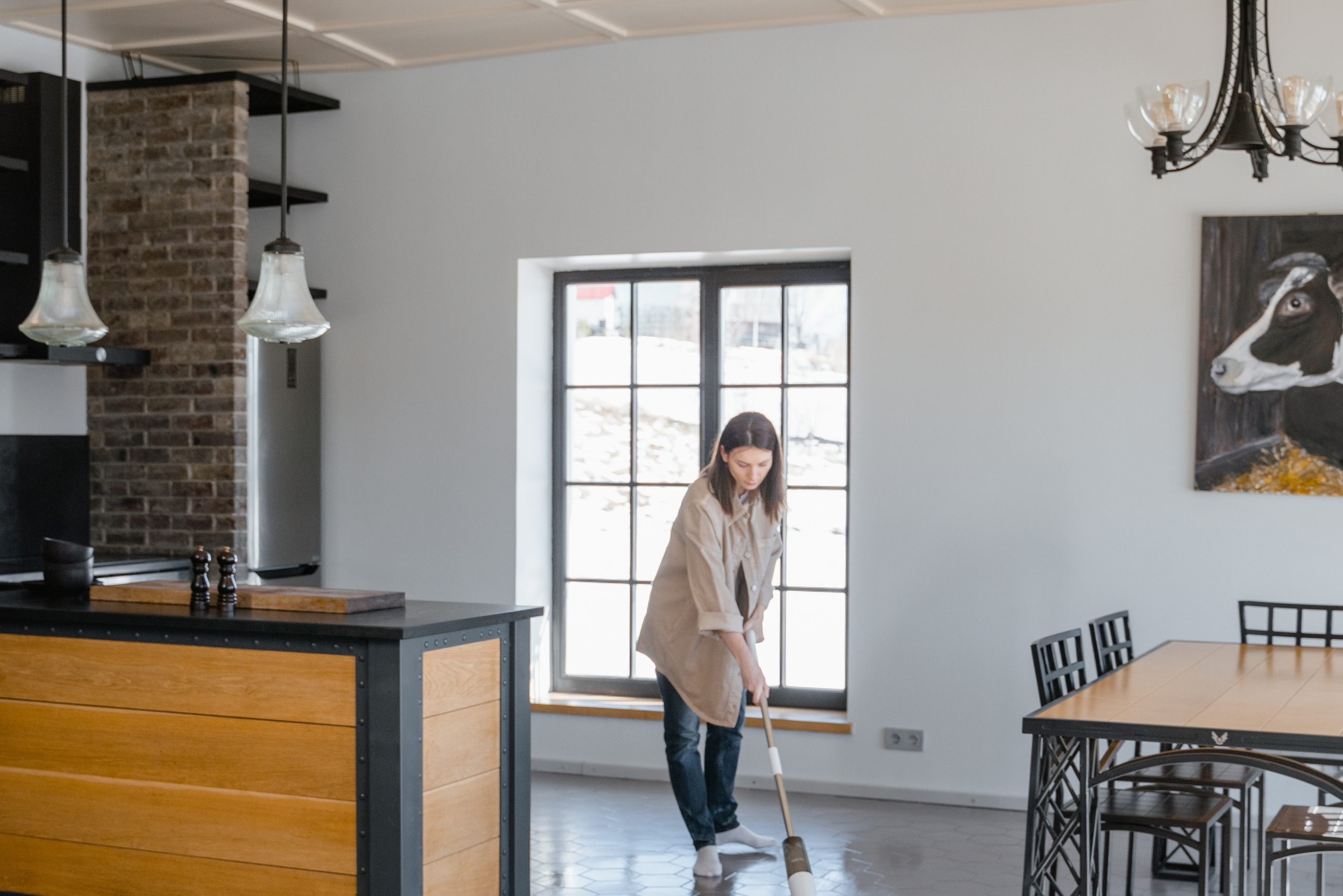 Генеральная уборка в квартирах, домах и офисах b нежилых помещениях. Клининговая компания Chistons.ru, уборка в Москве и Подмосковье