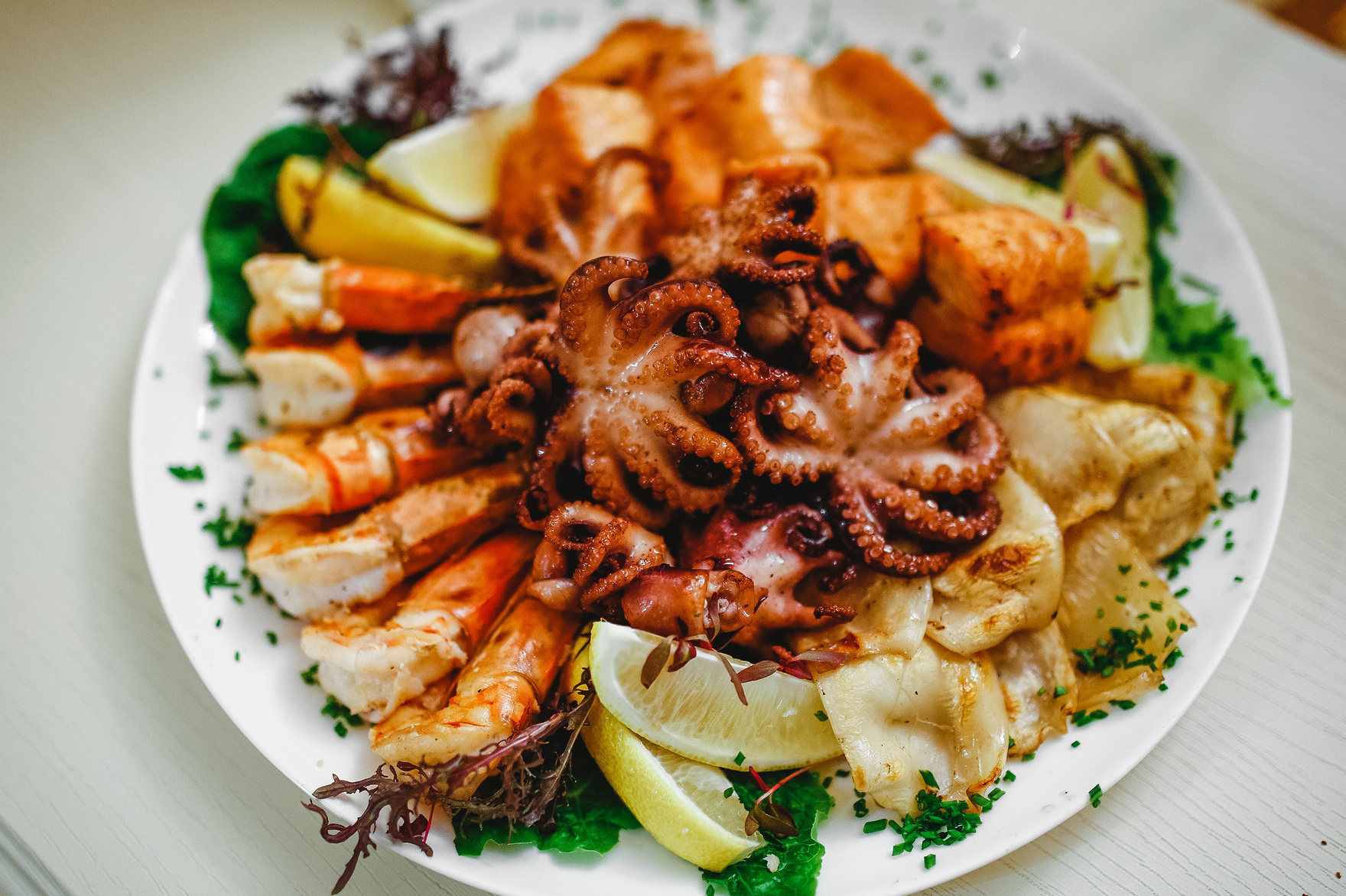 Рыбное ассорти гриль (семга, кальмар, креветки, осьминоги)