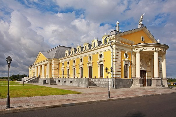 4 закрытых места рядом с Петергофом для свадебной фотосессии в дождь. Свадебный фотограф в Санкт-Петербурге Венера Ахметова