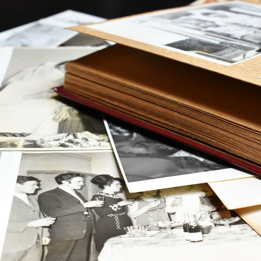 Доставка фотокниг ручной работы по всей России и миру.